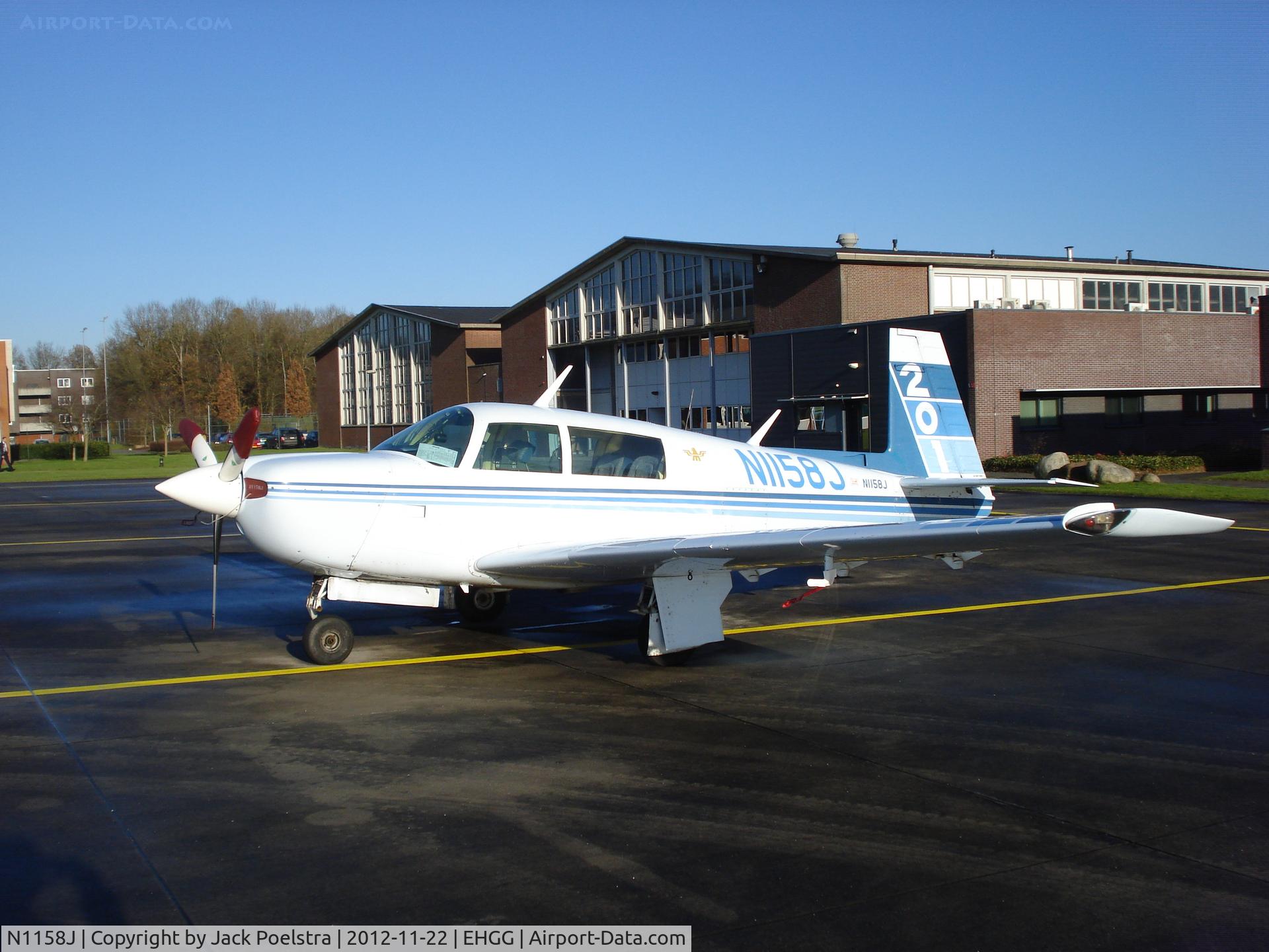 N1158J, 1982 Mooney M20J 201 C/N 24-1267, mooney at KLS ramp Groningen airport