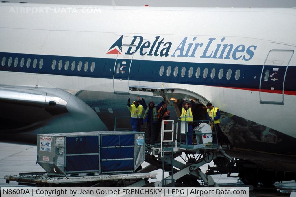 N860DA, 1999 Boeing 777-232 C/N 29951, DELTA 