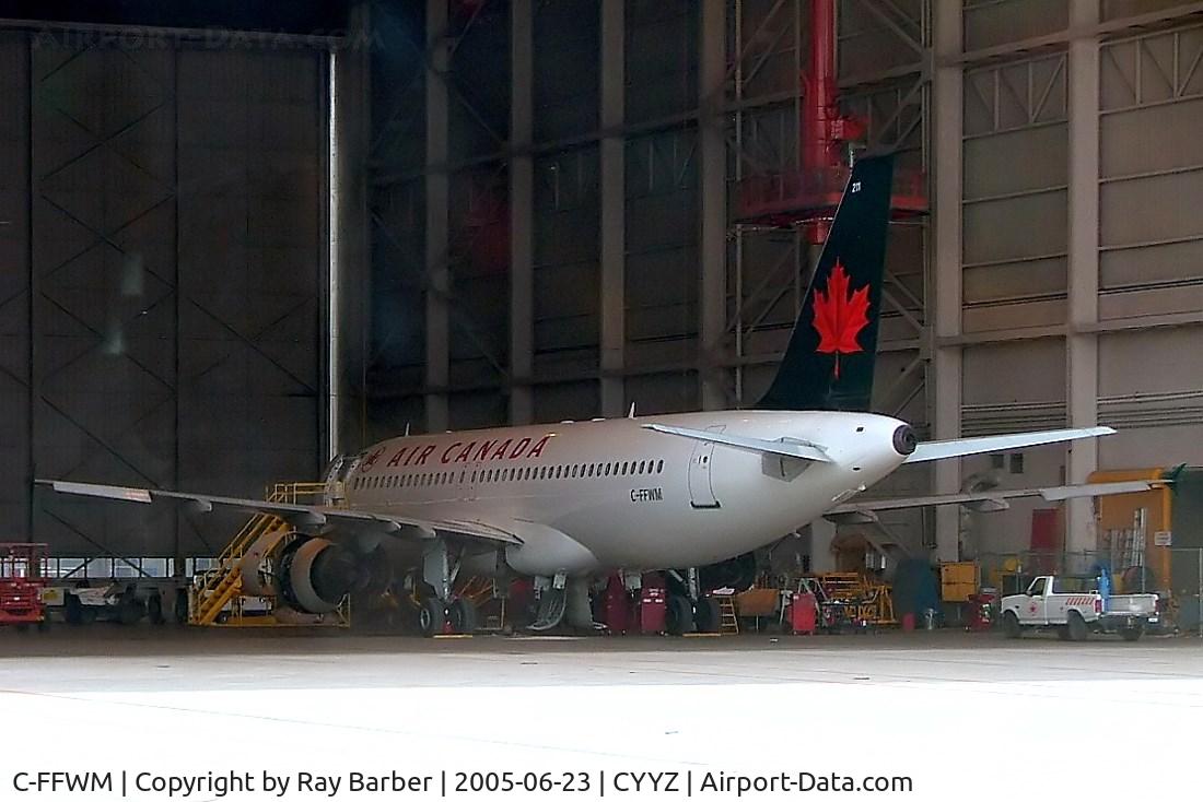 C-FFWM, 1991 Airbus A320-211 C/N 154, Airbus A320-211 [0154] (Air Canada) Toronto~C 23/06/2005