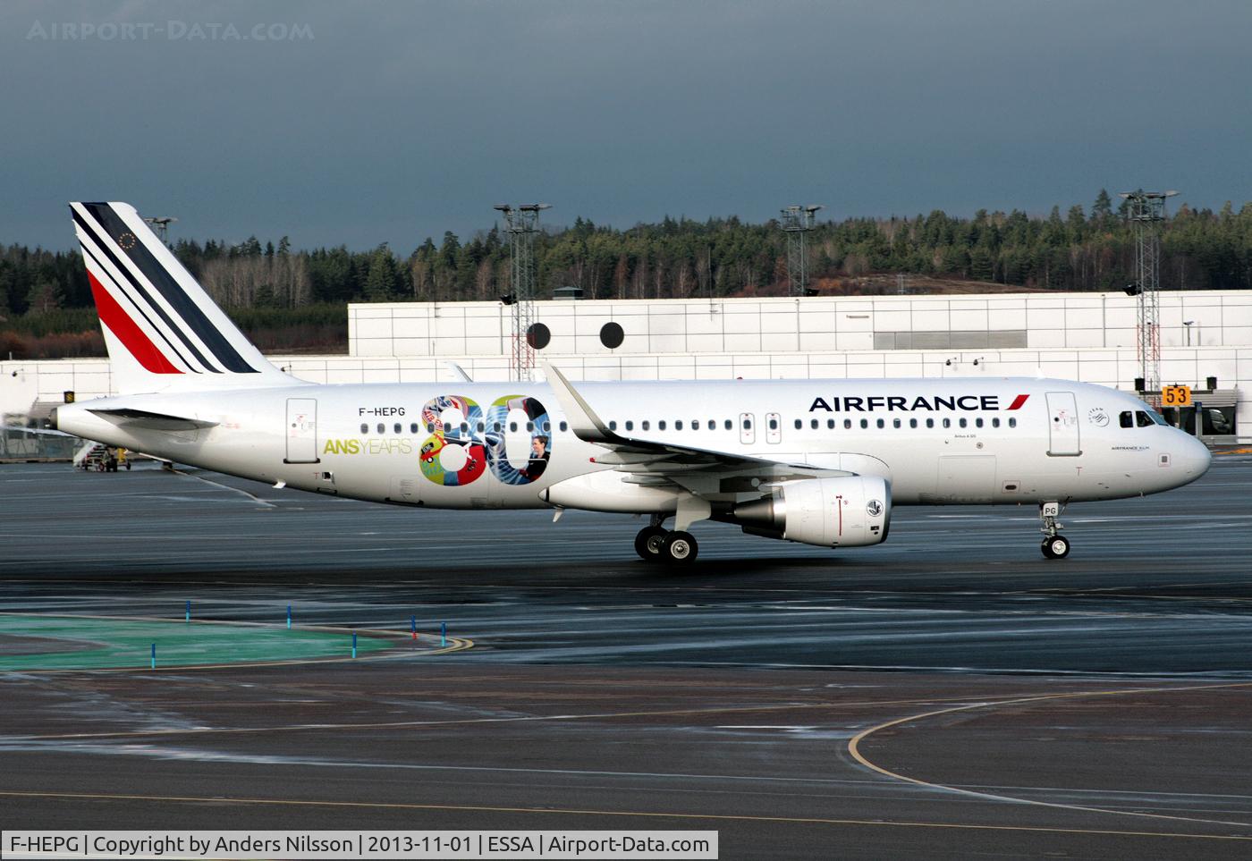 F-HEPG, 2013 Airbus A320-214 C/N 5802, Taxiing in to Terminal 2.