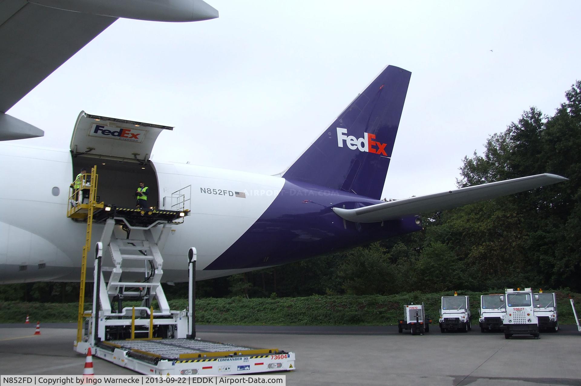 N852FD, 2010 Boeing 777-FS2 C/N 37723, Boeing 777-FS2 Freighter of FedEx at the DLR 2013 air and space day on the side of Cologne airport