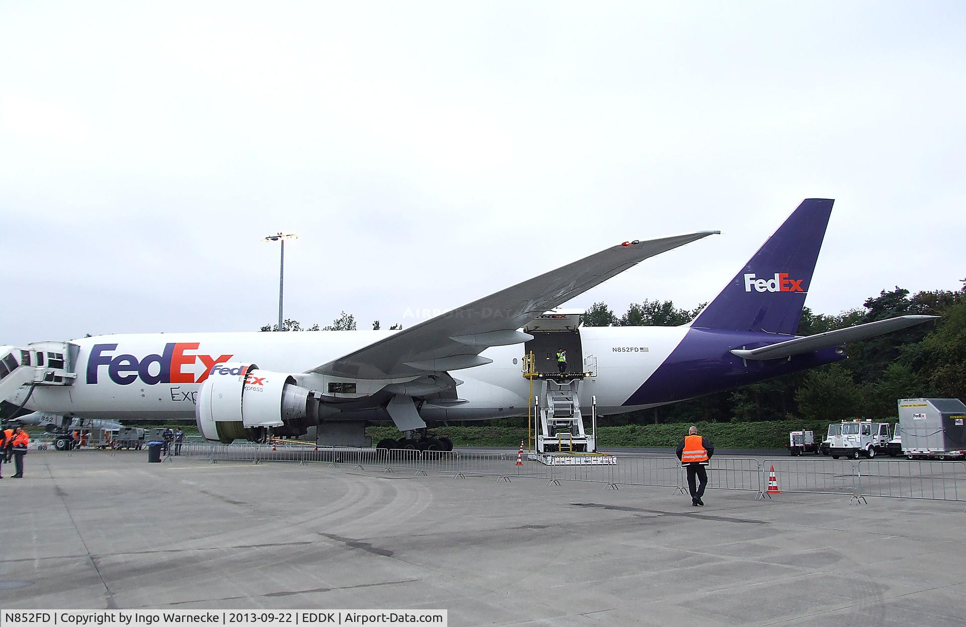 N852FD, 2010 Boeing 777-FS2 C/N 37723, Boeing 777-FS2 Freighter of FedEx at the DLR 2013 air and space day on the side of Cologne airport