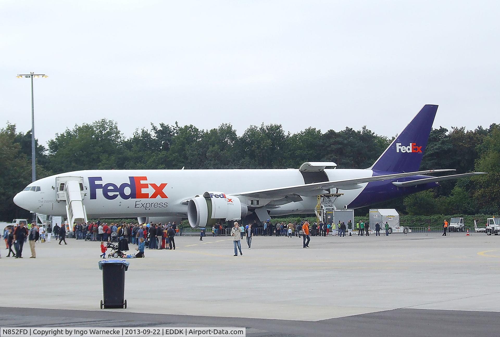 N852FD, 2010 Boeing 777-FS2 C/N 37723, Boeing 777-FS2 Freighter of FedEx at the DLR 2013 air and space day on the side of Cologne airport