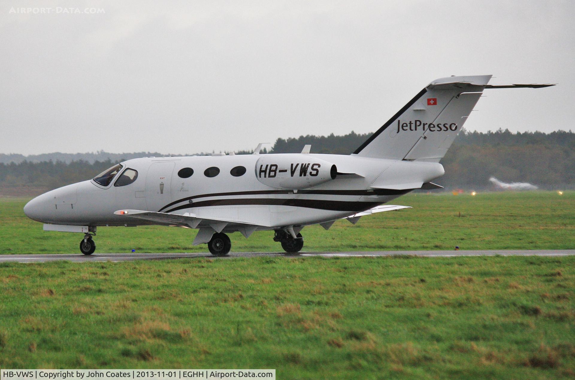 HB-VWS, 2008 Cessna 510 Citation Mustang Citation Mustang C/N 510-0067, Taxiing to Signatures on a grey wet day