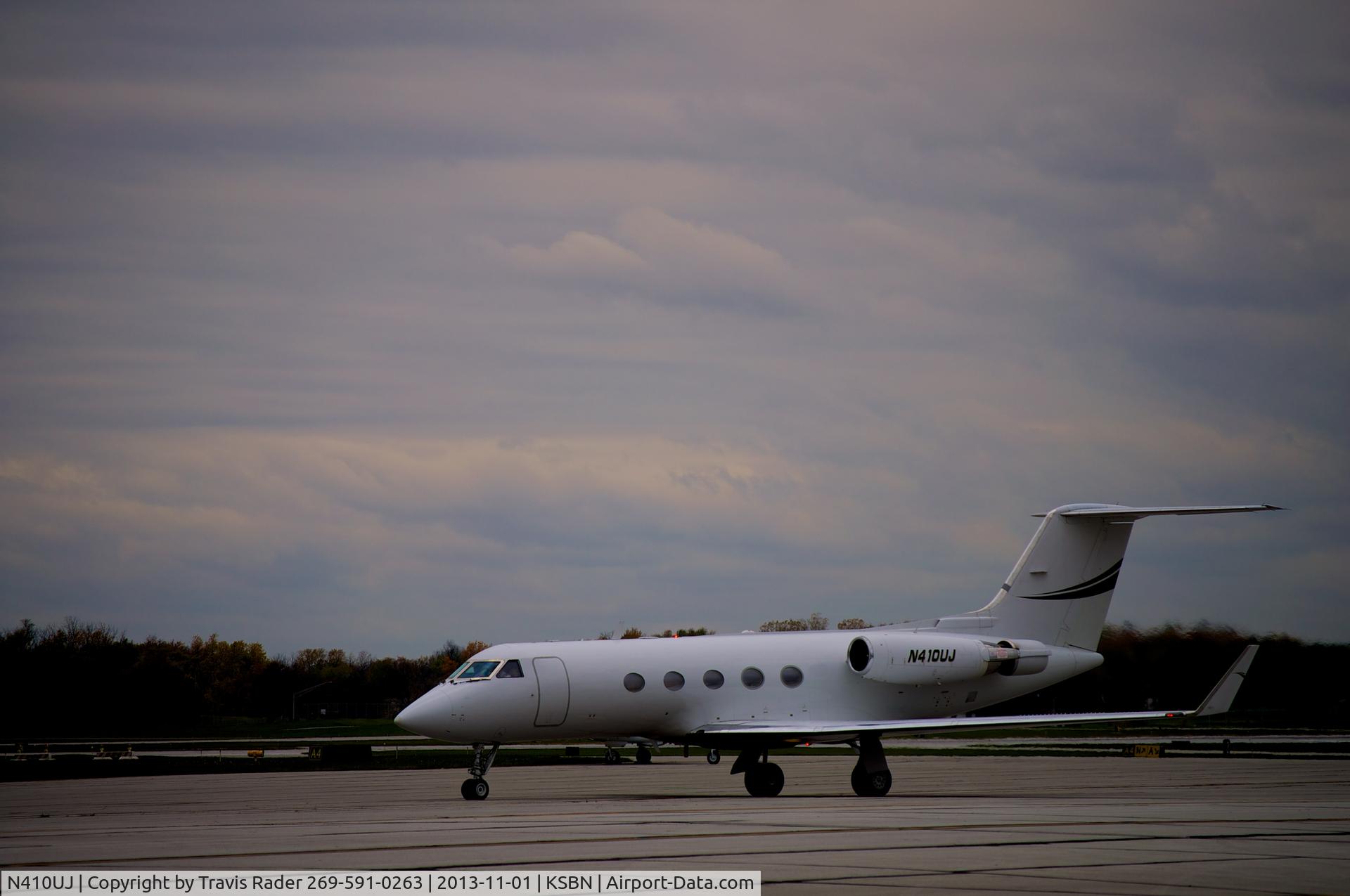 N410UJ, 1981 Gulfstream American G-1159A Gulfstream III C/N 320, © Copyright by Travis Rader 269-591-0263