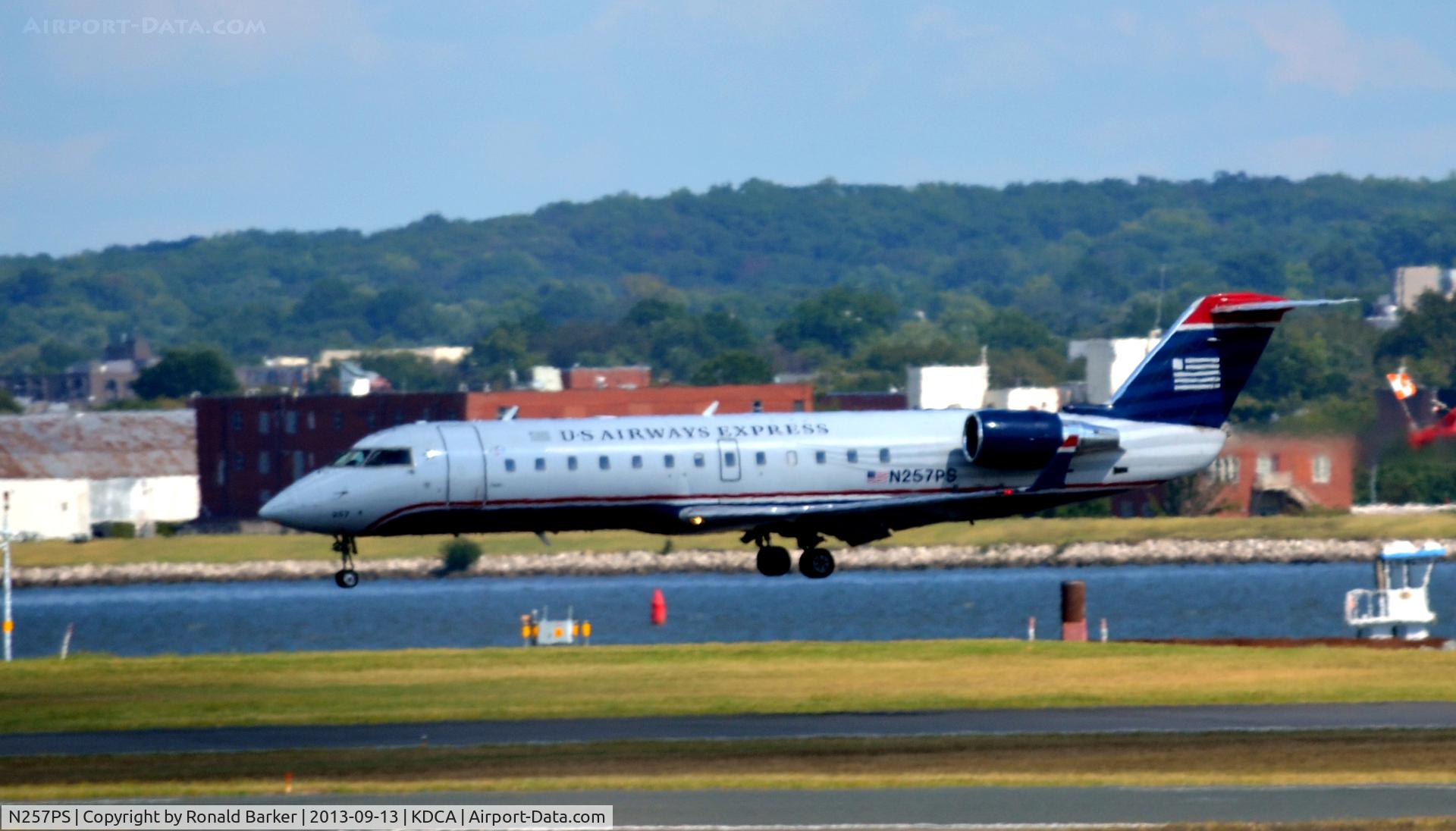 N257PS, 2004 Bombardier CRJ-200ER (CL-600-2B19) C/N 7939, Landing National