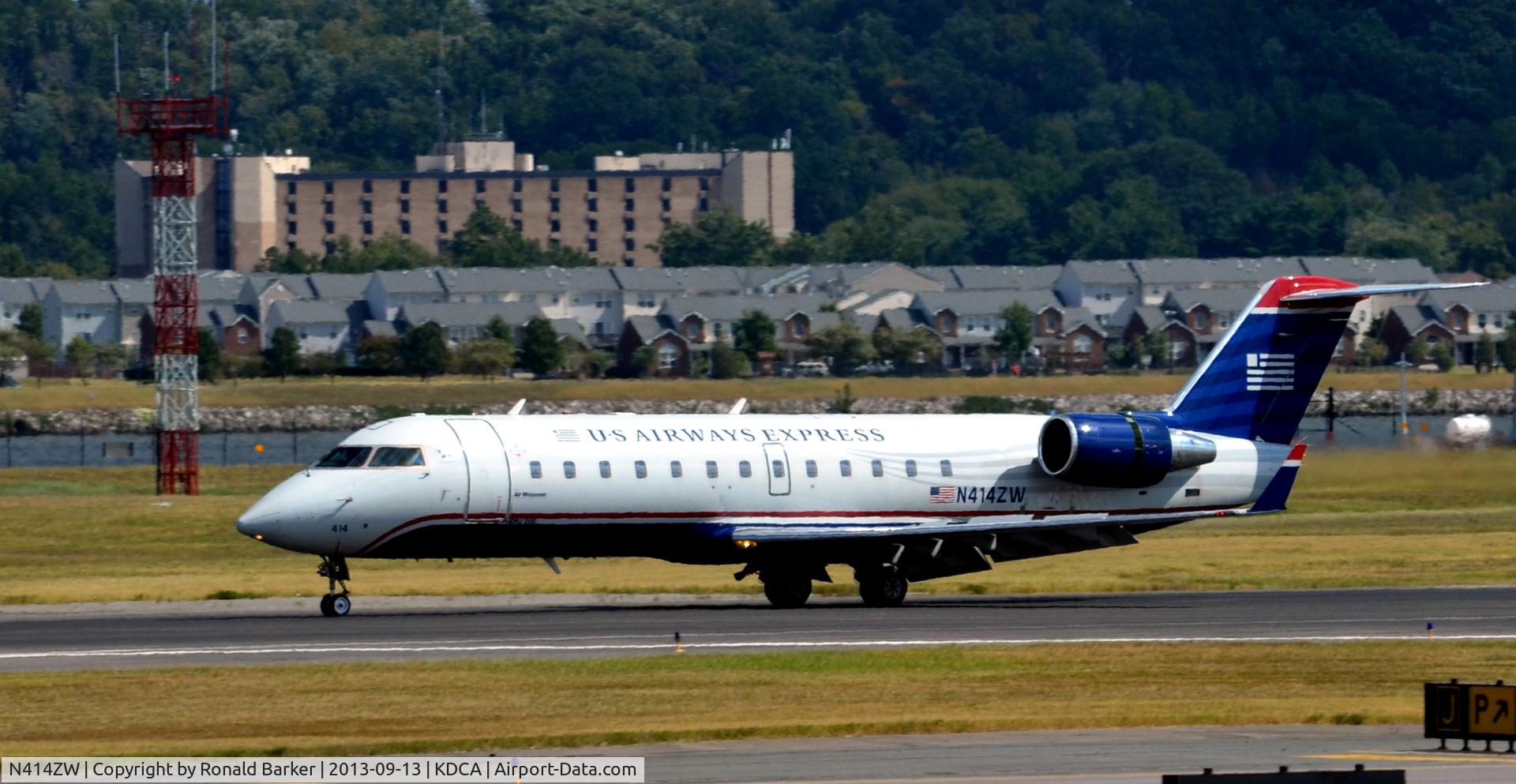 N414ZW, 2001 Bombardier CRJ-200LR (CL-600-2B19) C/N 7586, Landing National