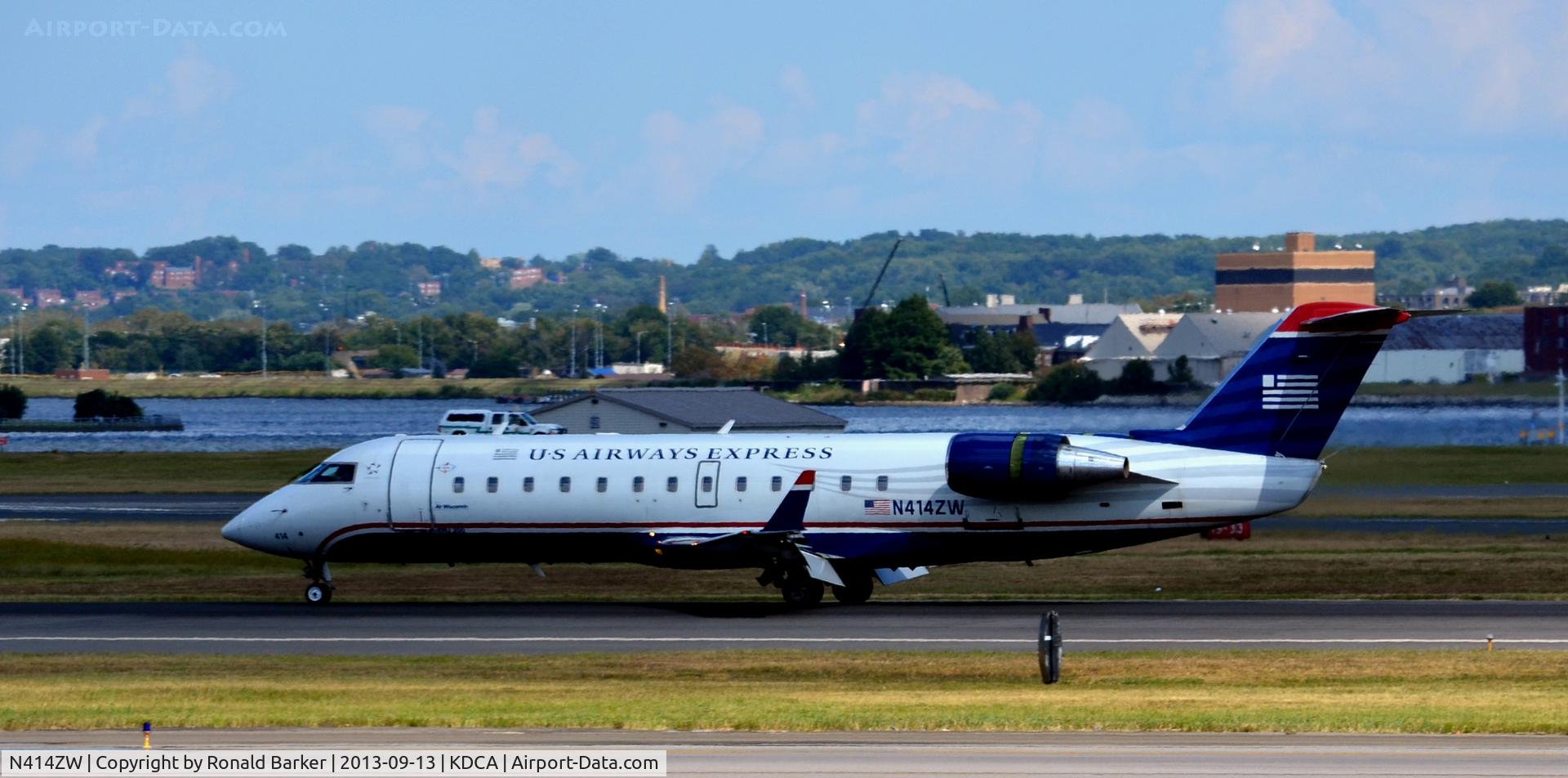 N414ZW, 2001 Bombardier CRJ-200LR (CL-600-2B19) C/N 7586, Landing National