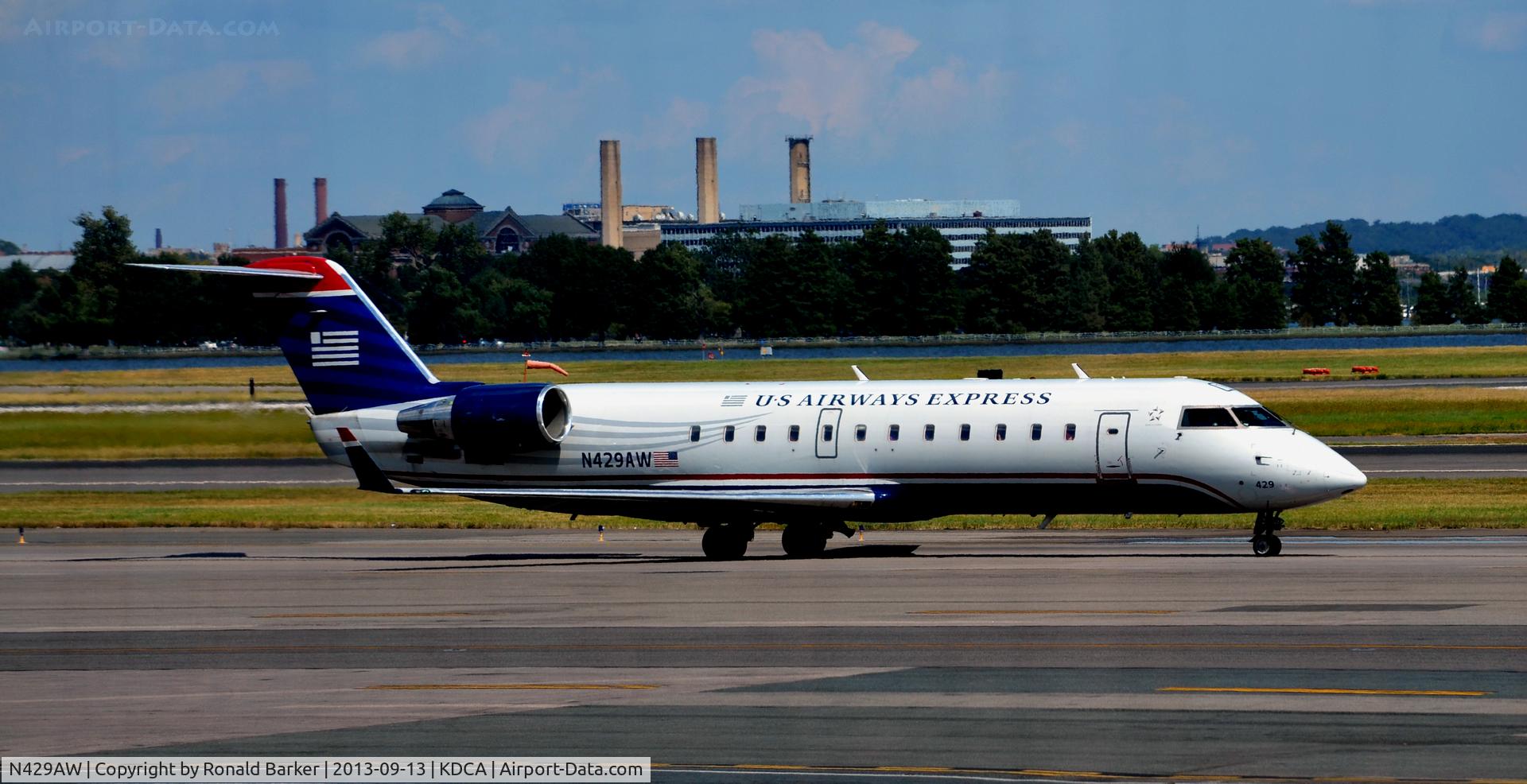 N429AW, 2002 Bombardier CRJ-200LR (CL-600-2B19) C/N 7711, Taxi National