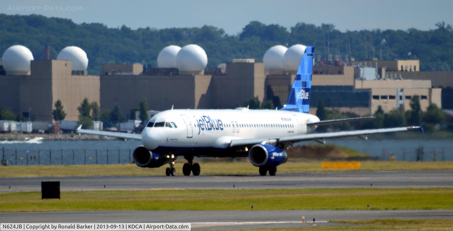 N624JB, 2005 Airbus A320-232 C/N 2520, Blue-T-Ful  takeoff National