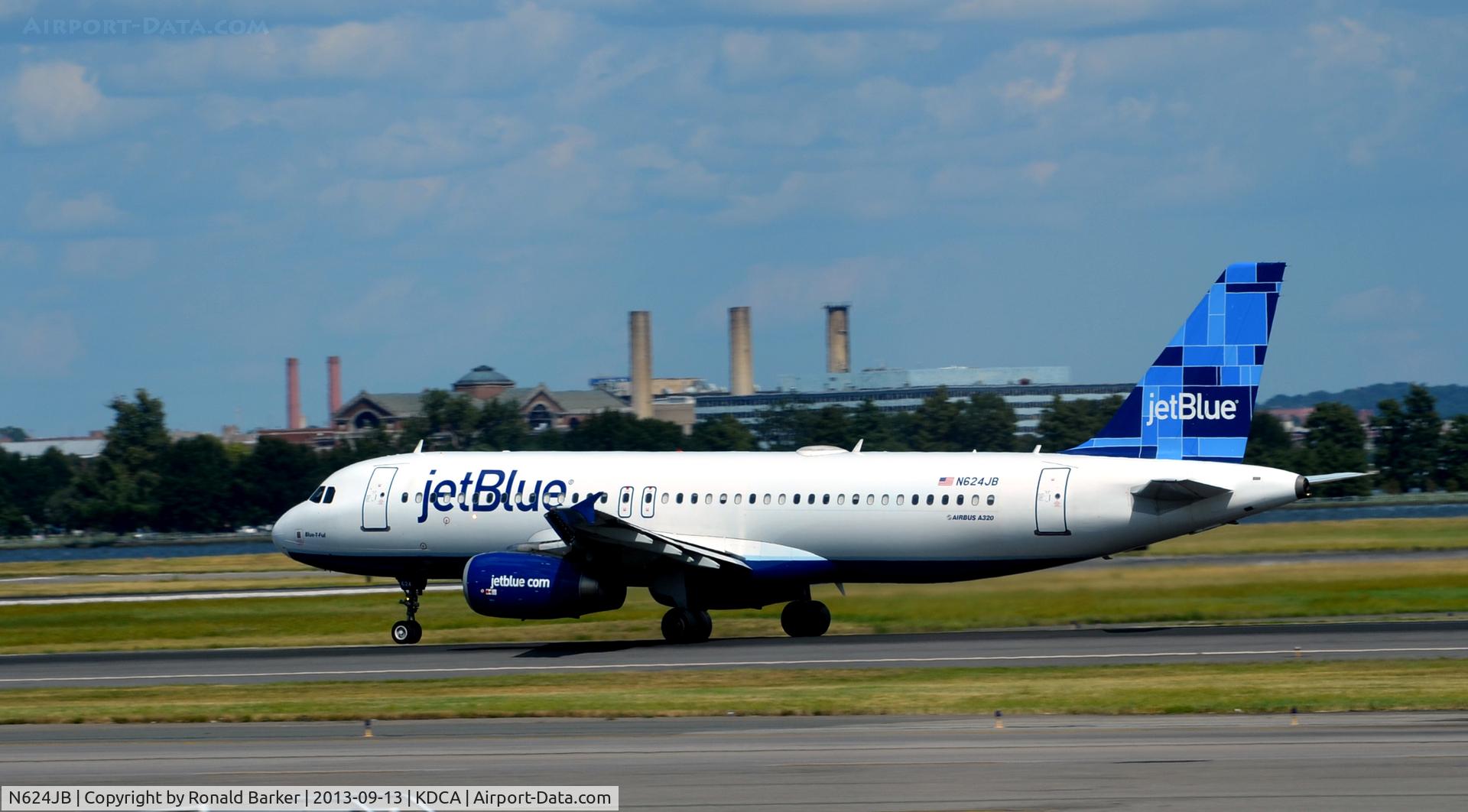 N624JB, 2005 Airbus A320-232 C/N 2520, Nose wheel liftoff National