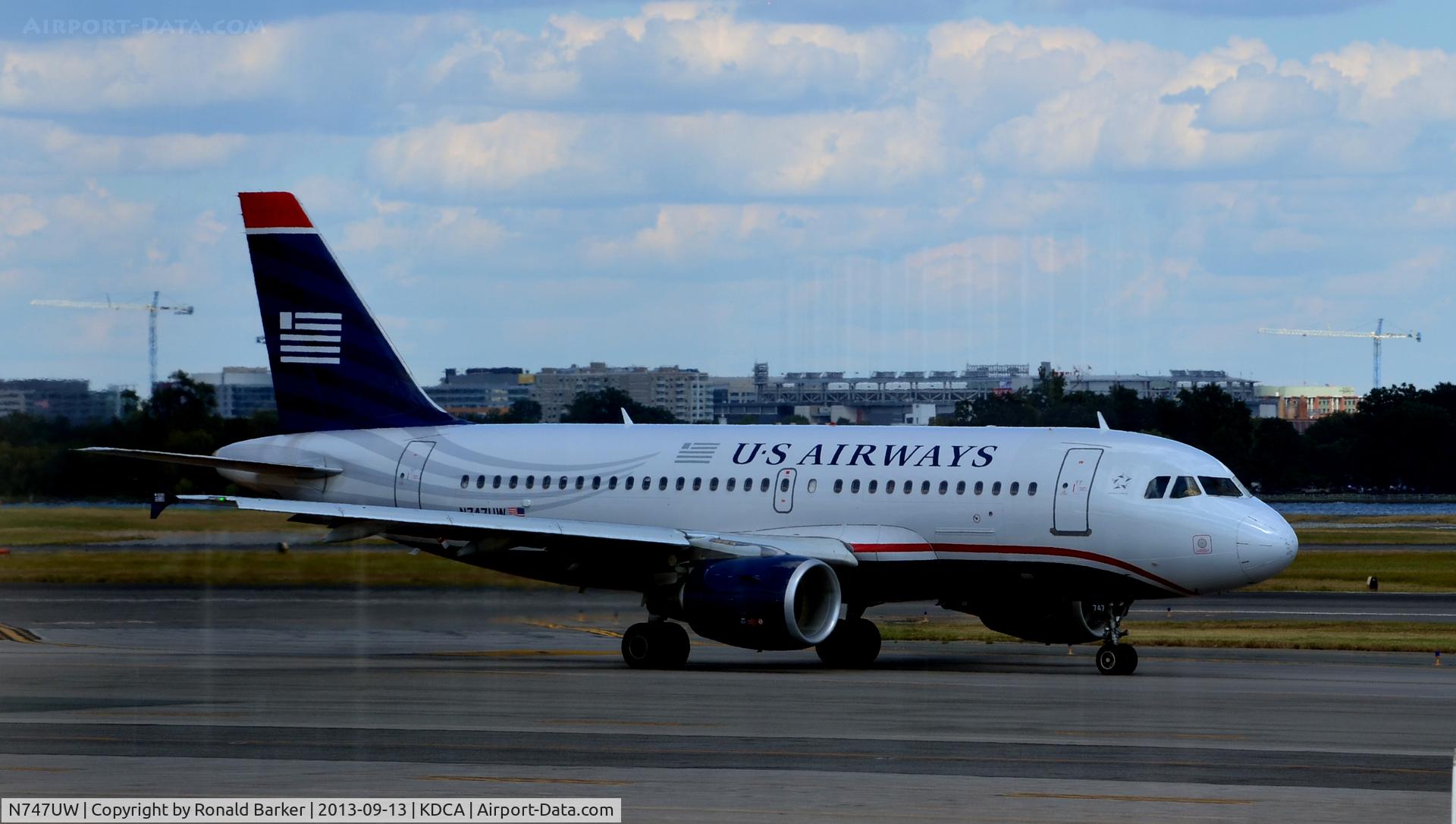 N747UW, 2000 Airbus A319-112 C/N 1301, Taxi National