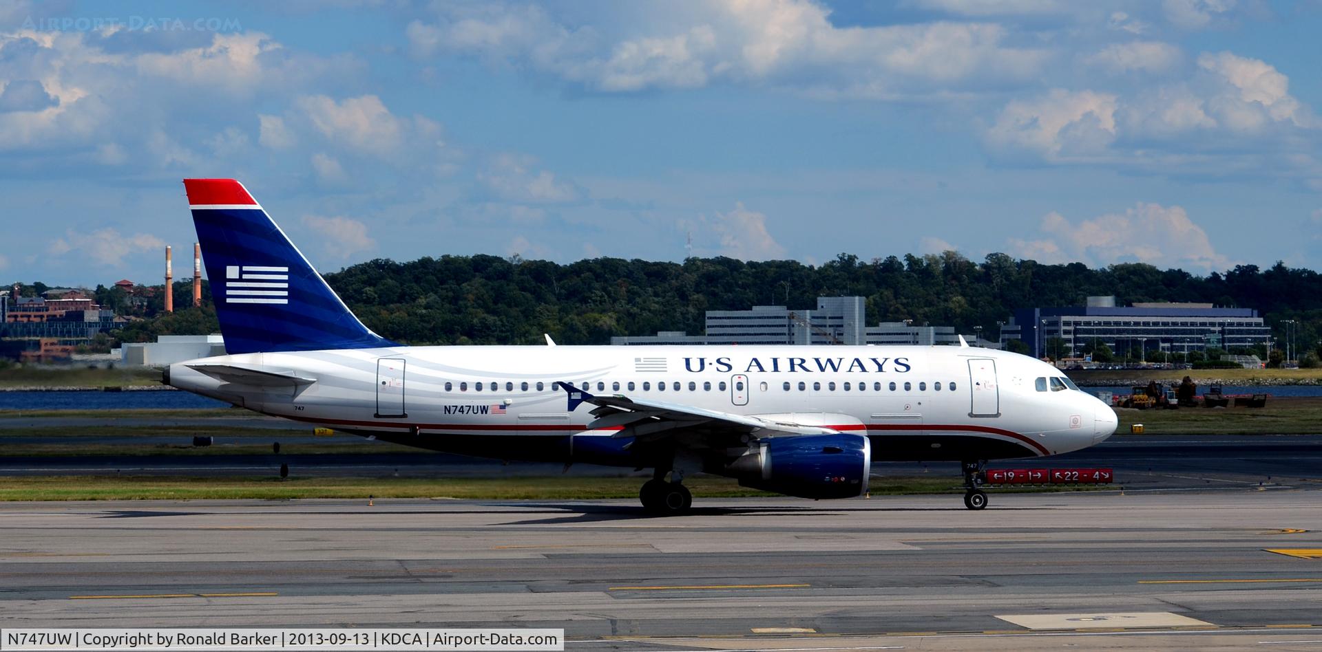 N747UW, 2000 Airbus A319-112 C/N 1301, Taxi National
