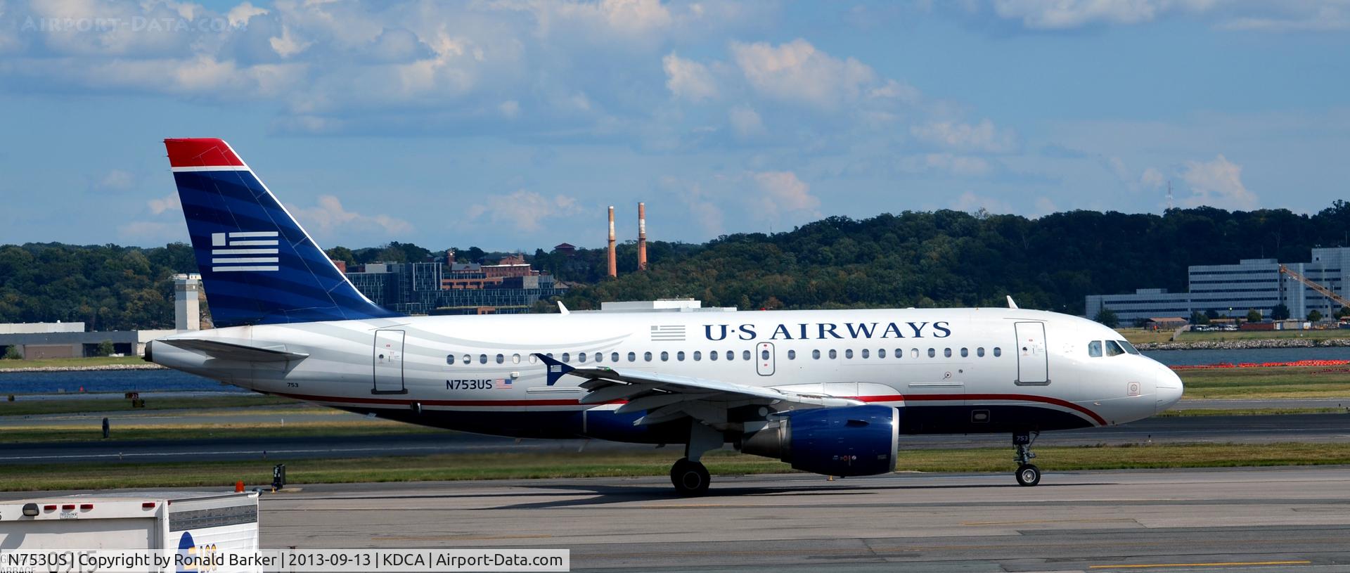 N753US, 2000 Airbus A319-112 C/N 1326, Taxi National