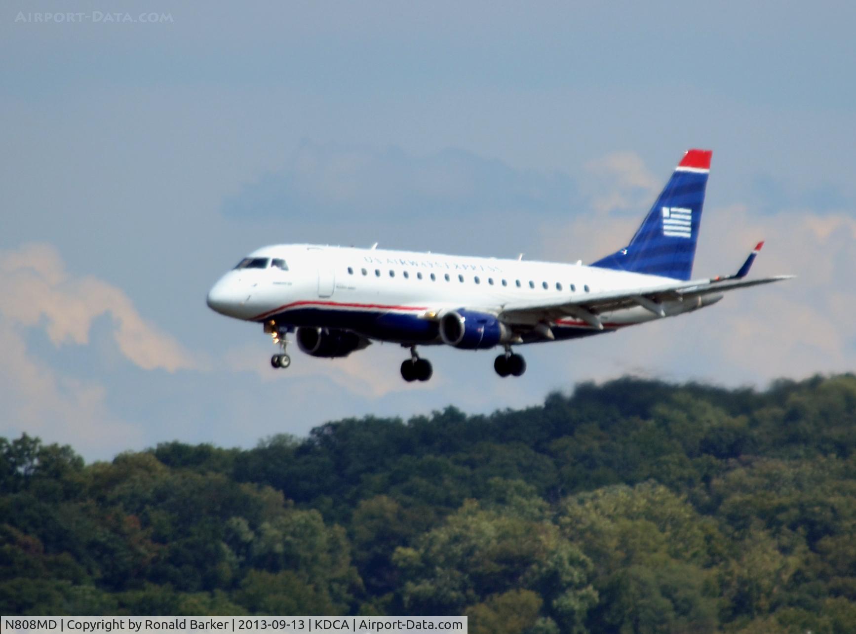 N808MD, 2004 Embraer 170SU (ERJ-170-100SU) C/N 17000021, Approach to National