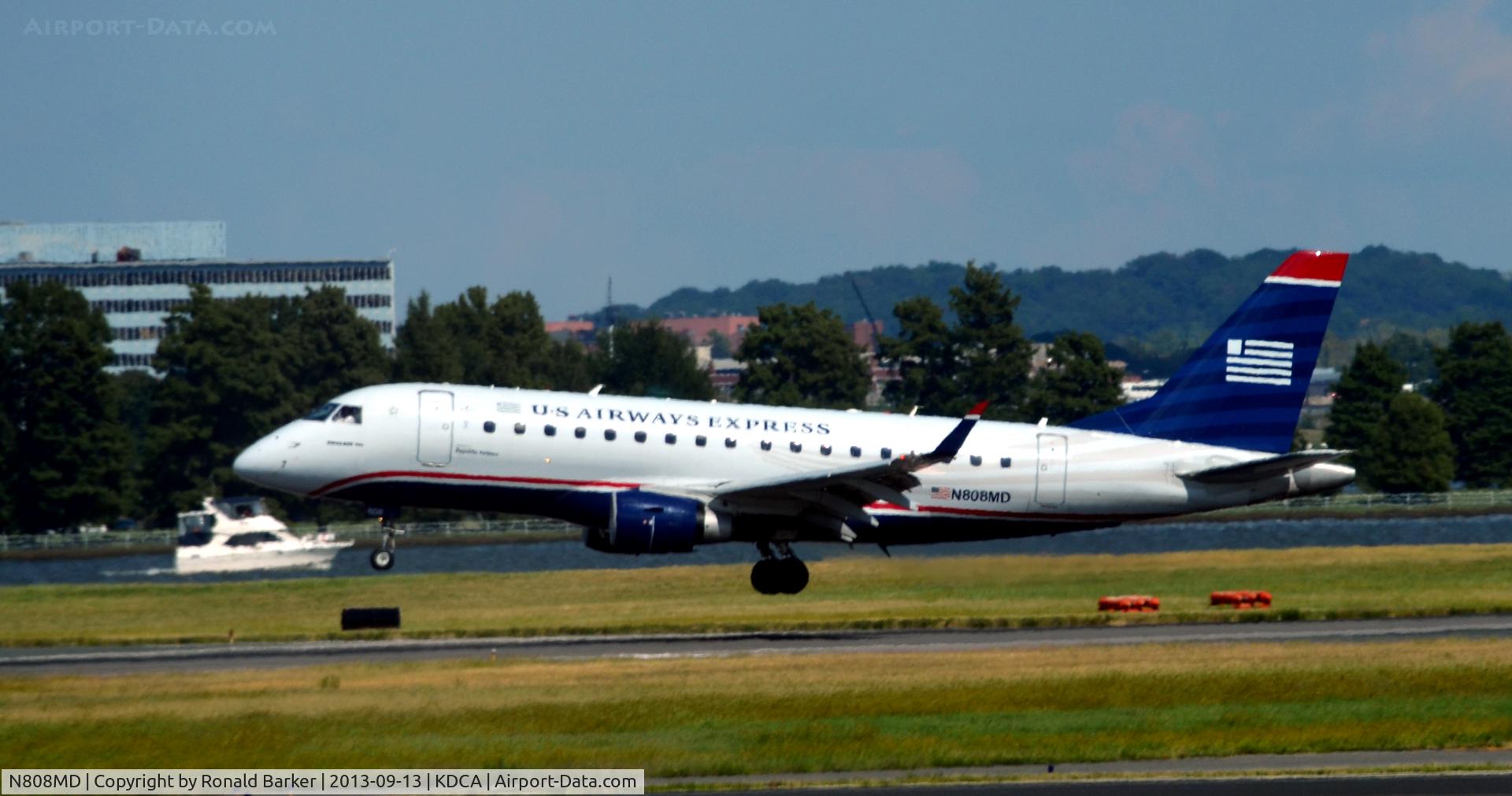 N808MD, 2004 Embraer 170SU (ERJ-170-100SU) C/N 17000021, Landing National