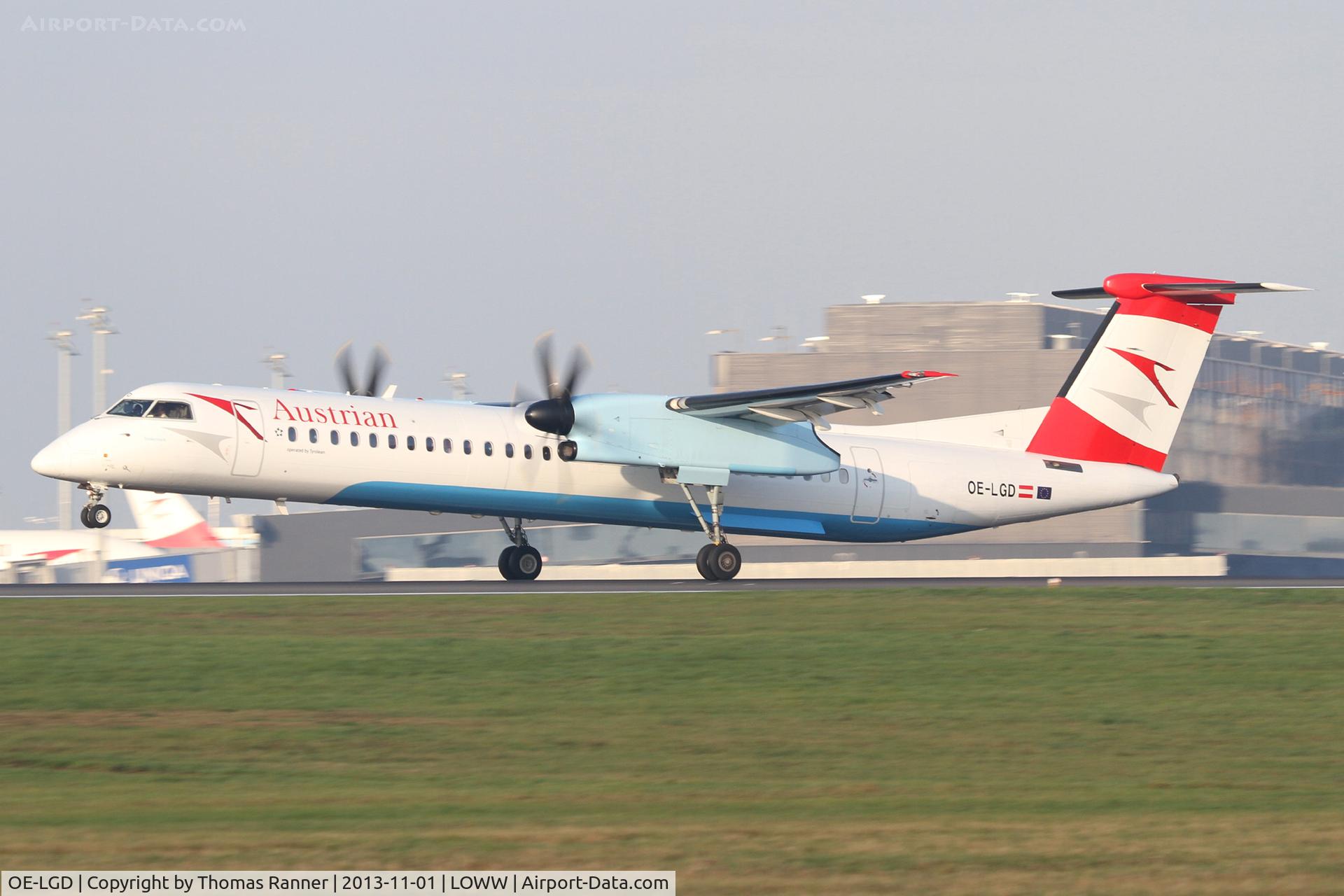 OE-LGD, 2000 De Havilland Canada DHC-8-402Q Dash 8 C/N 4027, Austrian DHC8