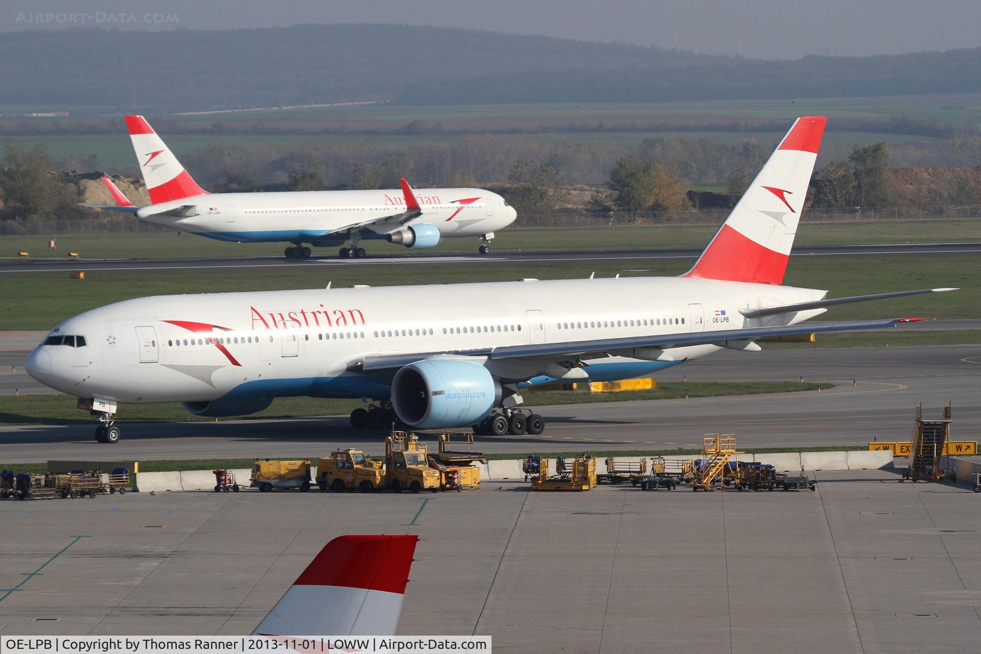 OE-LPB, 1998 Boeing 777-2Z9/ER C/N 28699, Austrian B777