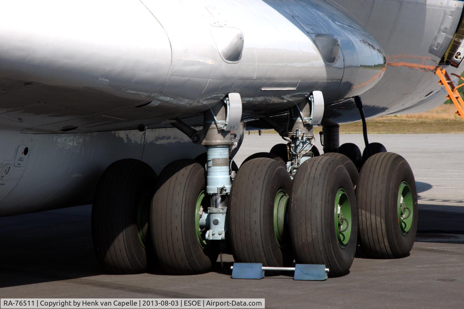 RA-76511, 2012 Ilyushin Il-76TD-90VD C/N 2123422750, Ilyushin Il-76TD-90VD: main landing gear.