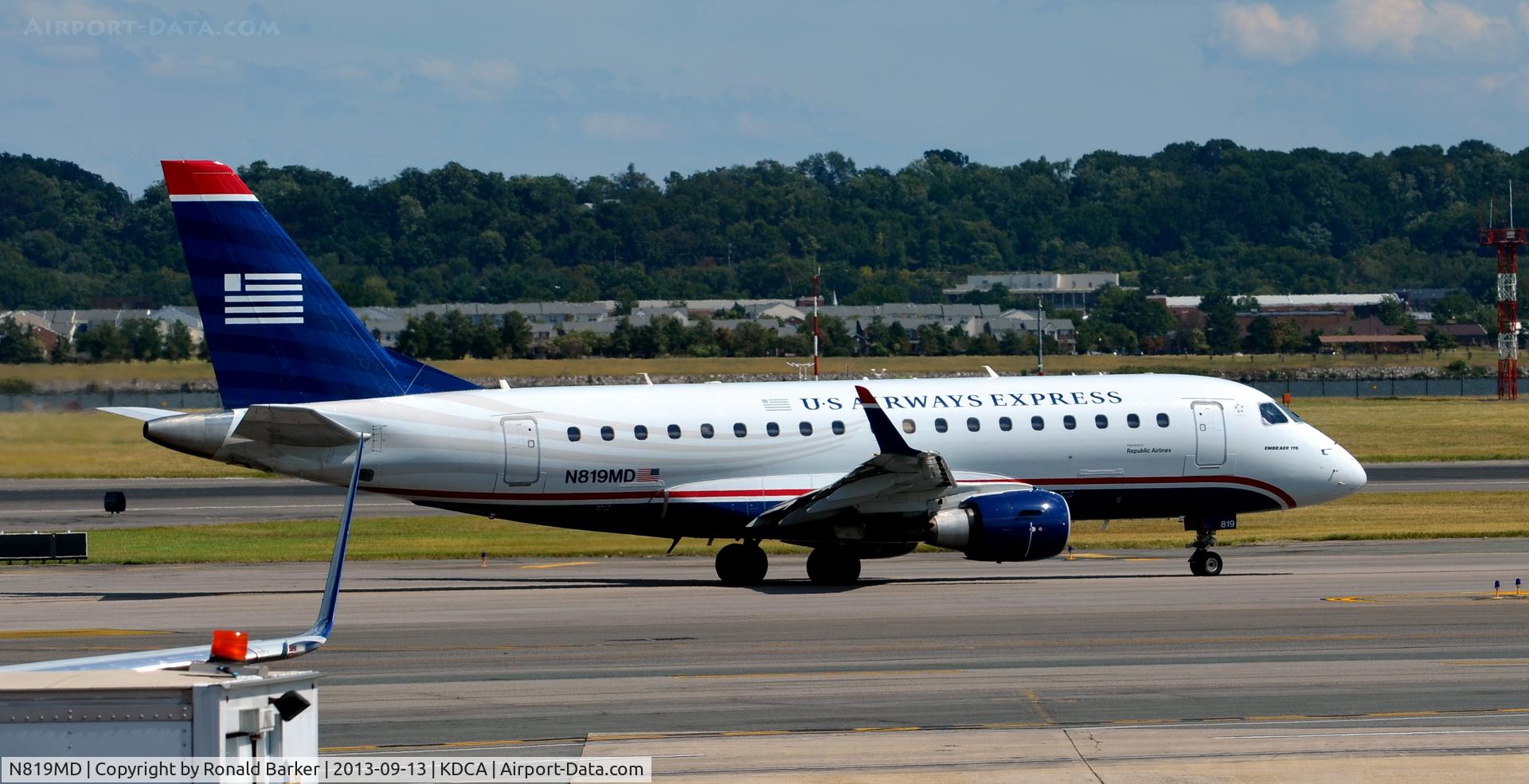 N819MD, 2004 Embraer 170SU (ERJ-170-100SU) C/N 17000040, Taxi National