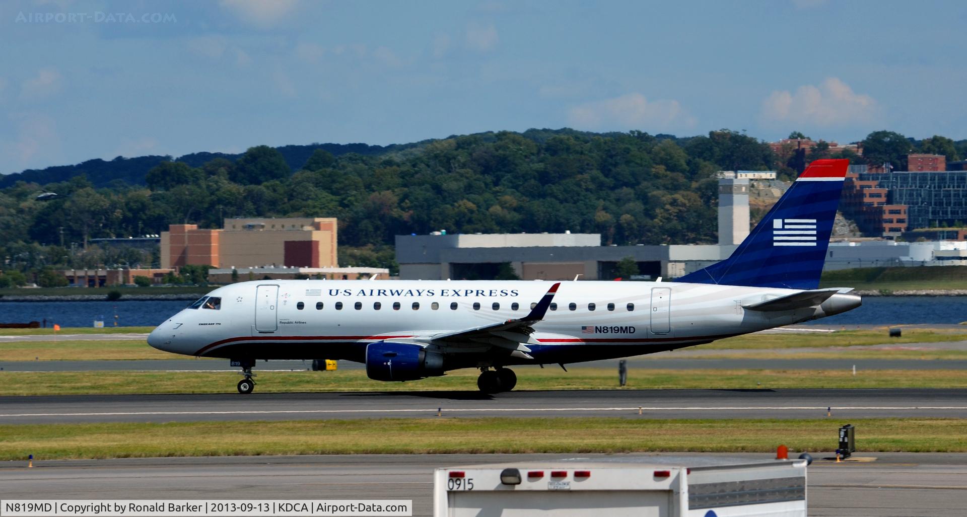 N819MD, 2004 Embraer 170SU (ERJ-170-100SU) C/N 17000040, Takeoff National