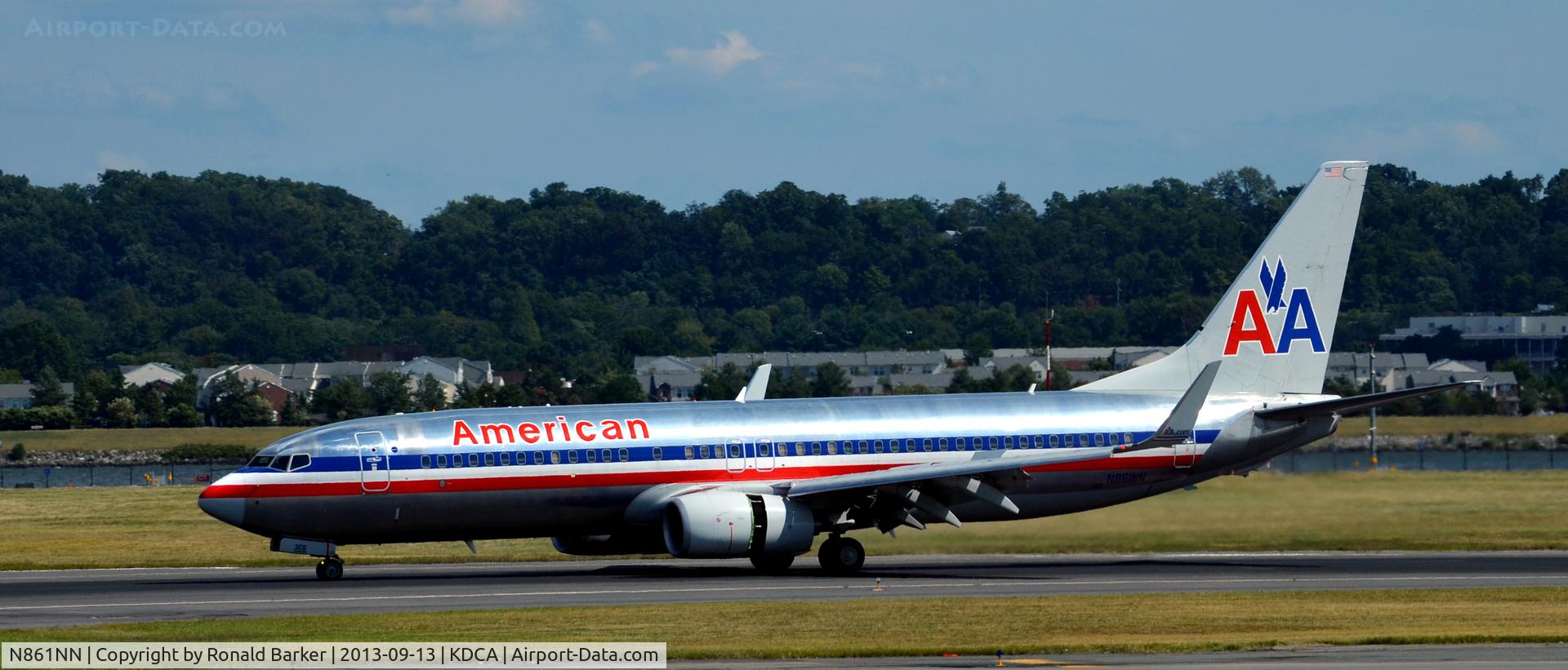N861NN, 2010 Boeing 737-823 C/N 31109, Landing roll National