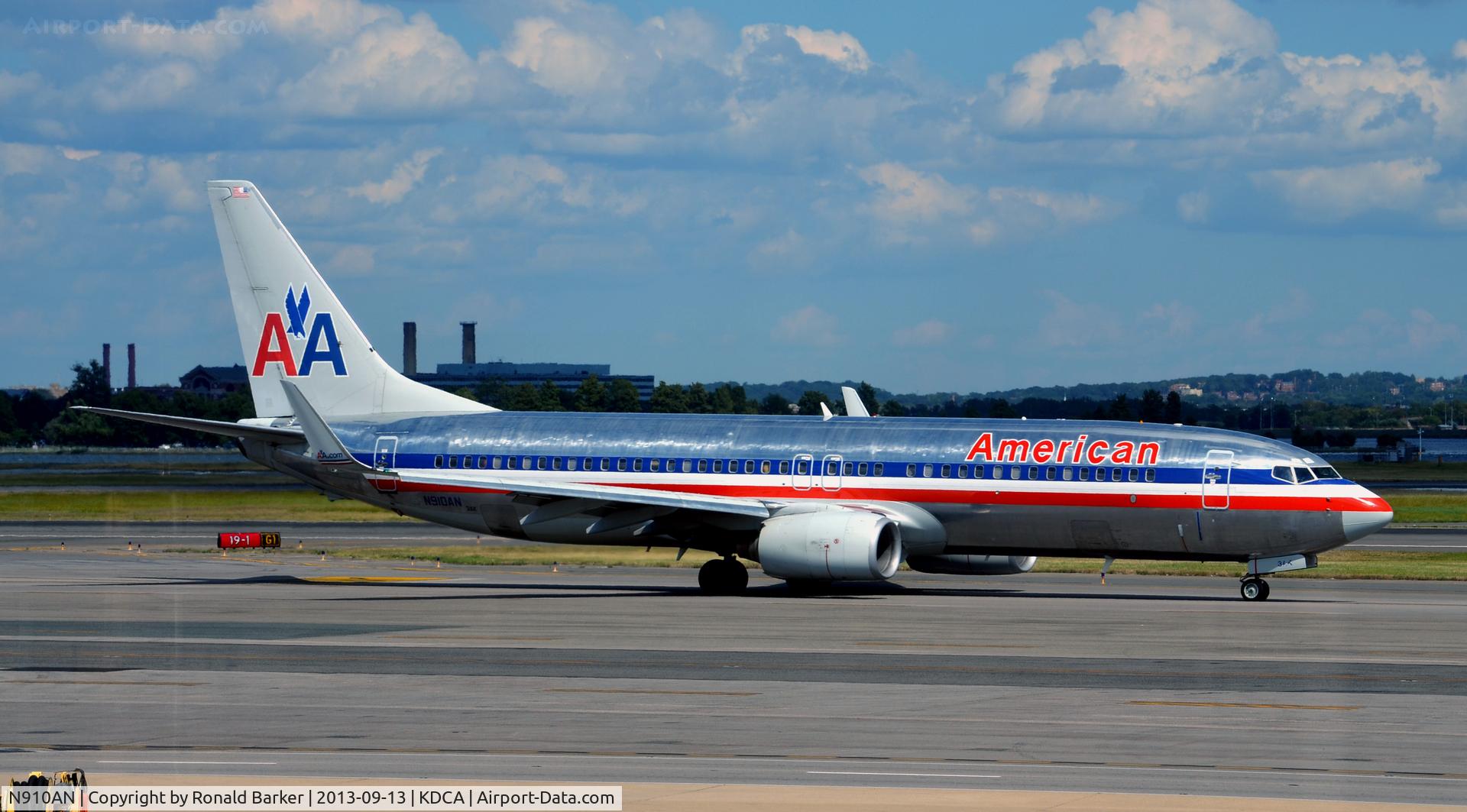 N910AN, 1999 Boeing 737-823 C/N 29512, Taxi National