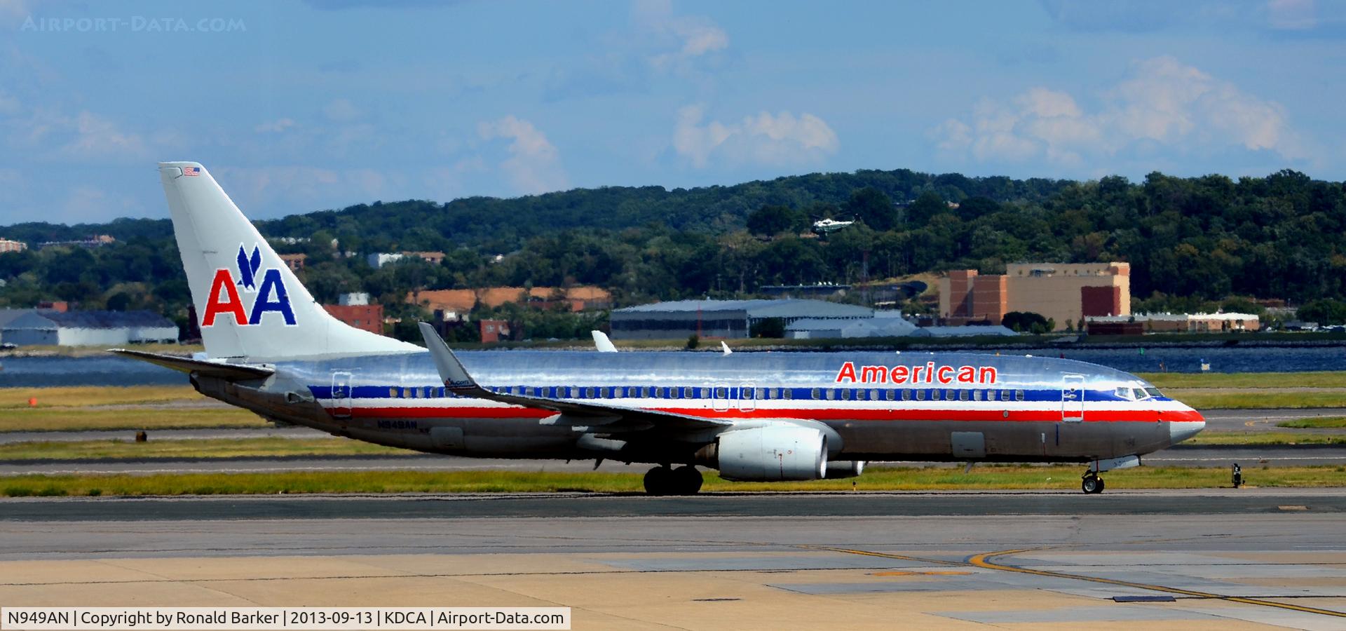 N949AN, 2000 Boeing 737-823 C/N 29537, Taxi to park National