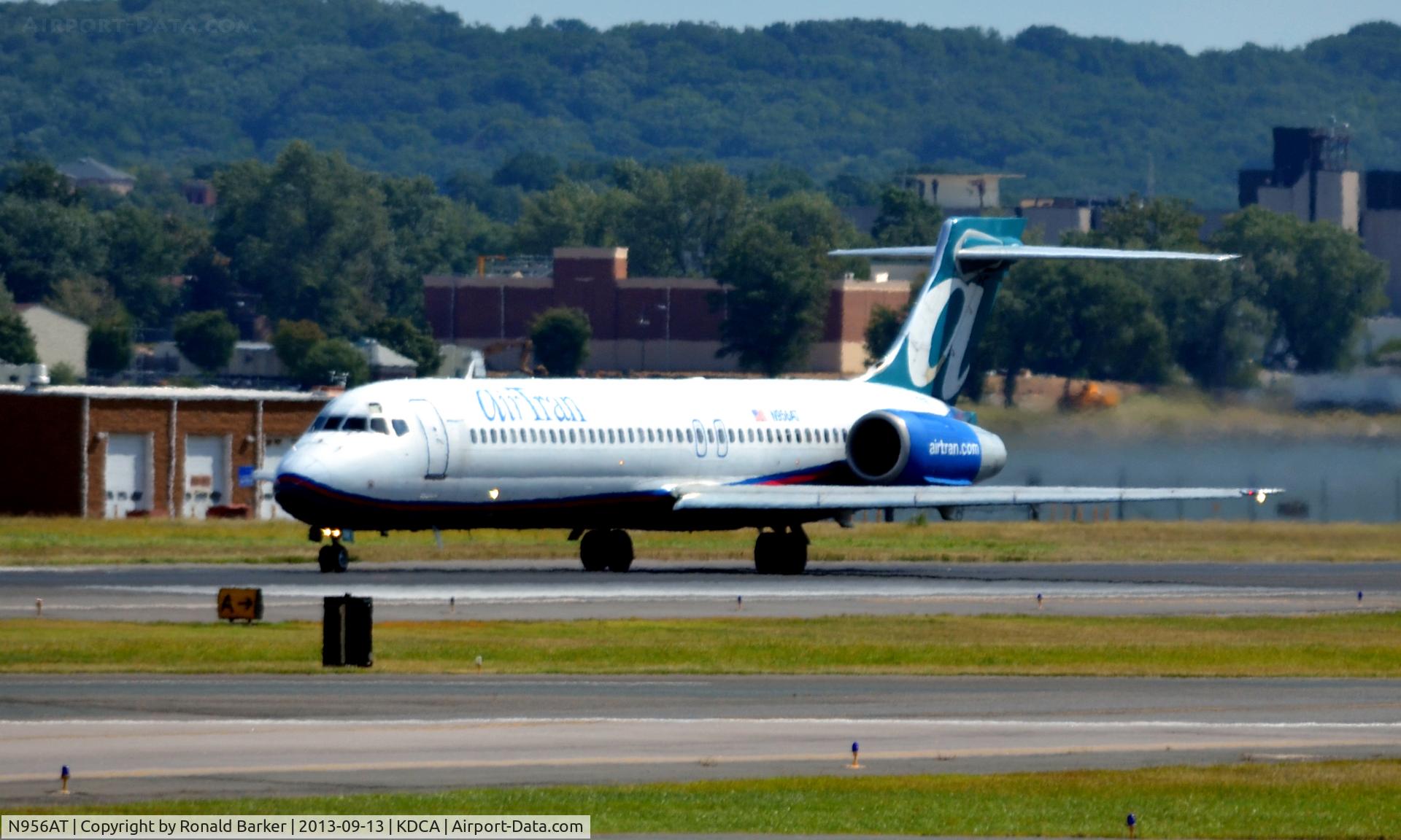 N956AT, 2000 Boeing 717-200 C/N 55018, Takeoff National