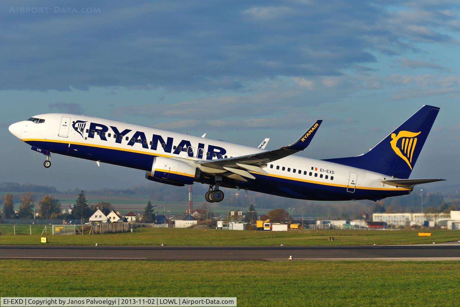 EI-EXD, 2012 Boeing 737-8AS C/N 40320, Ryanair Boeing B737-8AS  take off in LOWL/LNZ