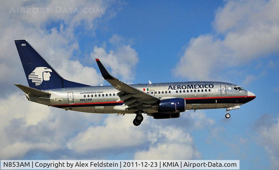 N853AM, 2004 Boeing 737-700 C/N 33791, Landing in Miami International