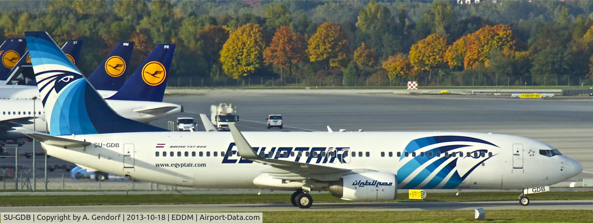 SU-GDB, 2009 Boeing 737-866 C/N 35567, Egypt Air, is seen here taxiing to the gate at München(EDDM)