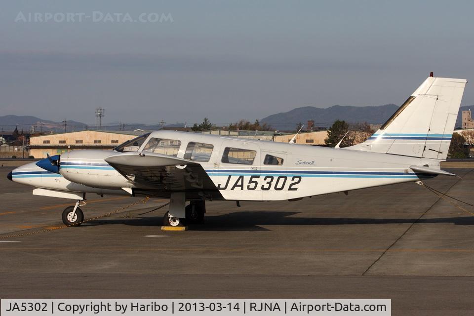 JA5302, 1979 Piper PA-34-200T Seneca II C/N 34-7970291, Standing spot #1E.