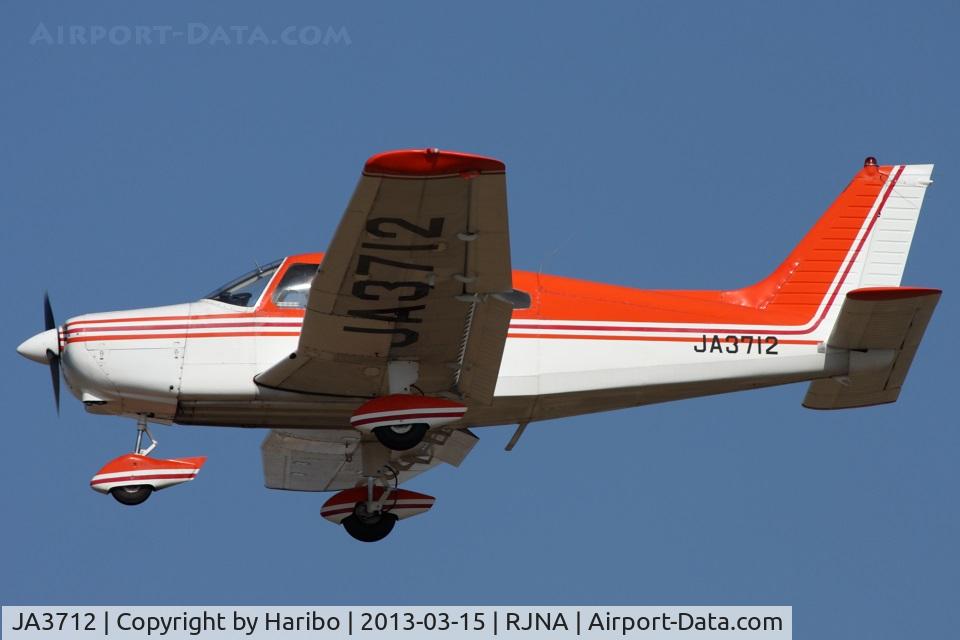 JA3712, 1974 Piper PA-28-151 Cherokee Warrior C/N 28-7415113, Approaching RWY 34.