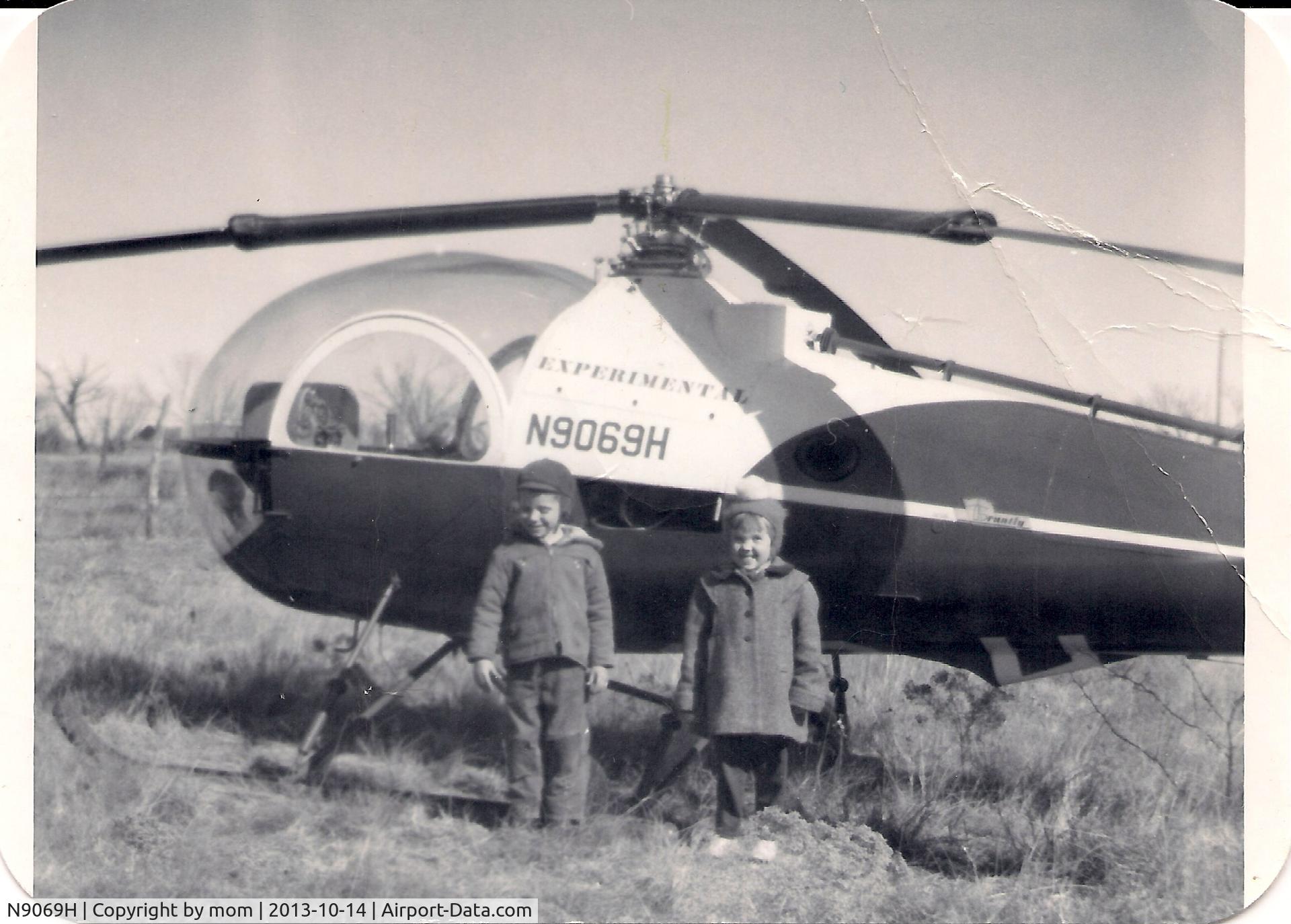 N9069H, 1953 Brantly B-2B C/N 1, Photo taken Jan 1964, test pilot came home for lunch to see how it did on a longer flight than just around FDR