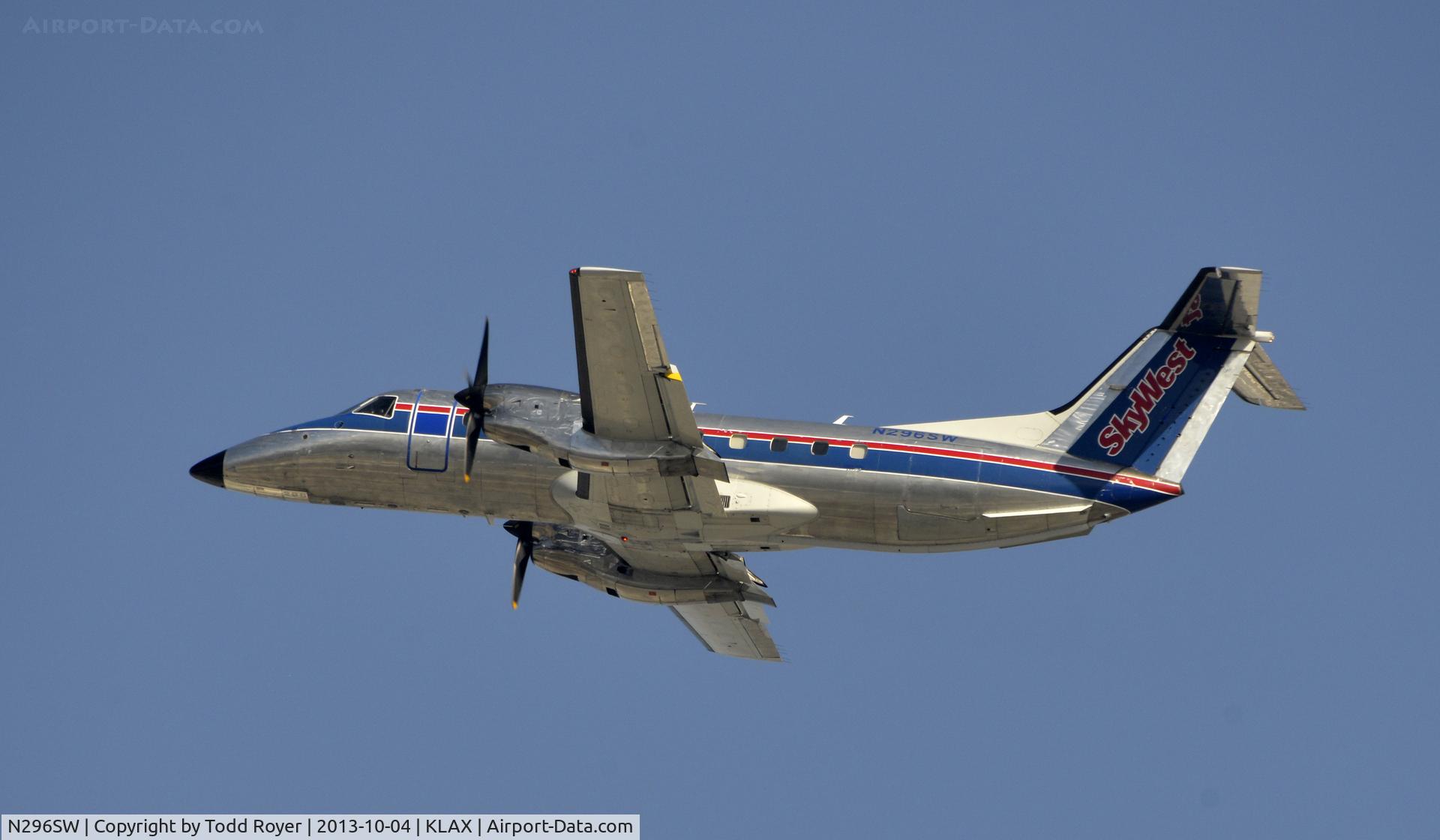 N296SW, 1996 Embraer EMB-120ER Brasilia C/N 120.325, Departing LAX