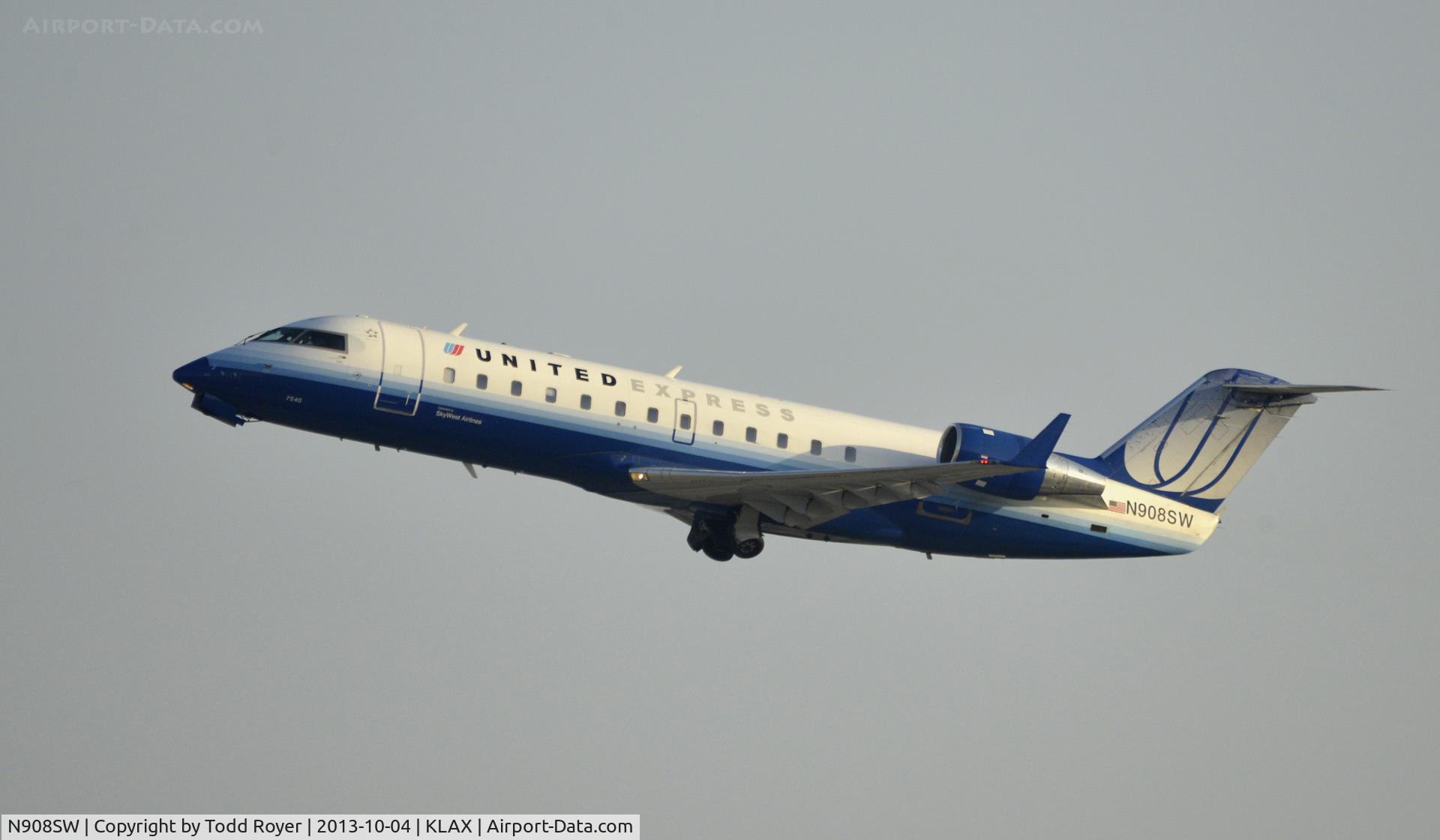 N908SW, 2001 Bombardier CRJ-200LR (CL-600-2B19) C/N 7540, Departing LAX