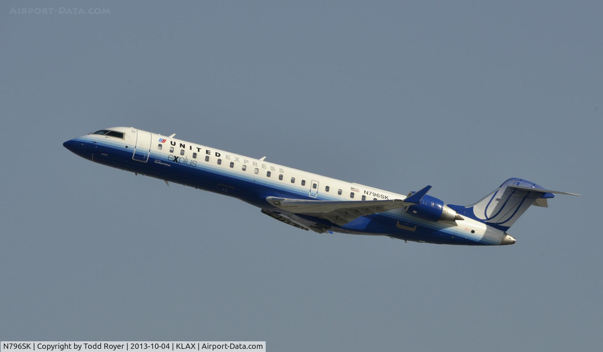 N796SK, Bombardier CRJ-702ER (CL-600-2C10) Regional Jet C/N 10300, Departing LAX