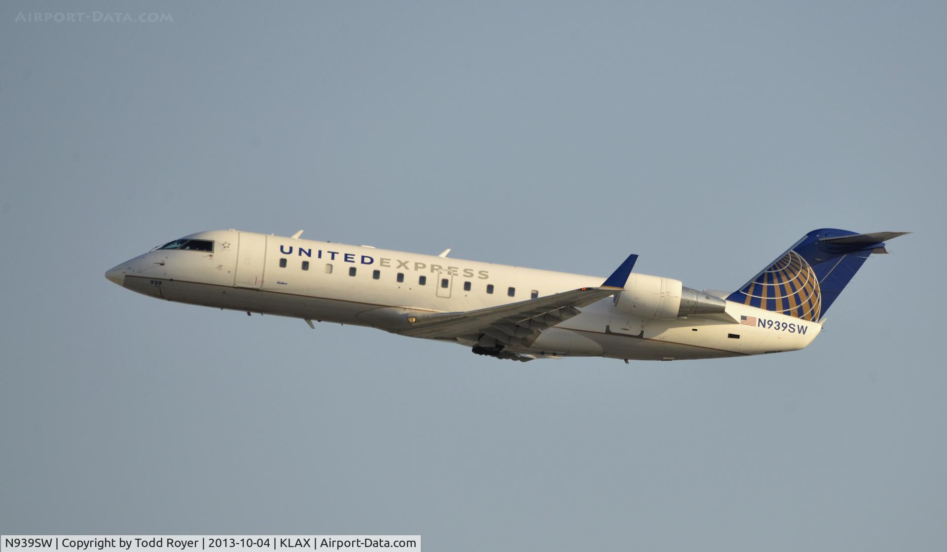 N939SW, 2003 Bombardier CRJ-200LR (CL-600-2B19) C/N 7742, Departing LAX