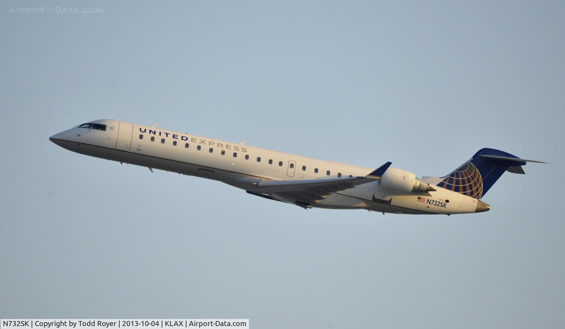 N732SK, 2005 Bombardier CRJ-700 (CL-600-2C10) Regional Jet C/N 10194, Departing LAX
