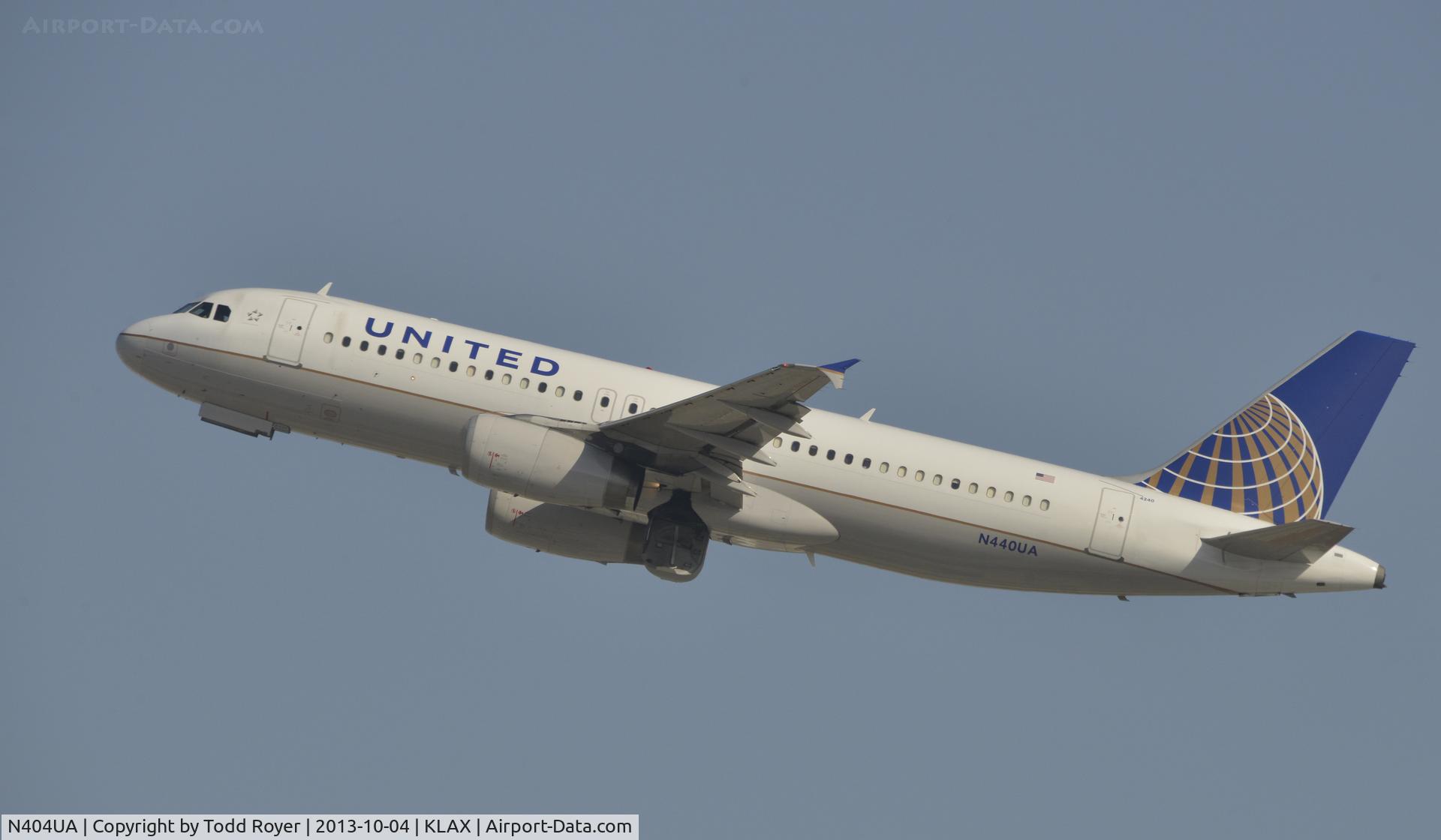 N404UA, 1993 Airbus A320-232 C/N 450, Departing LAX