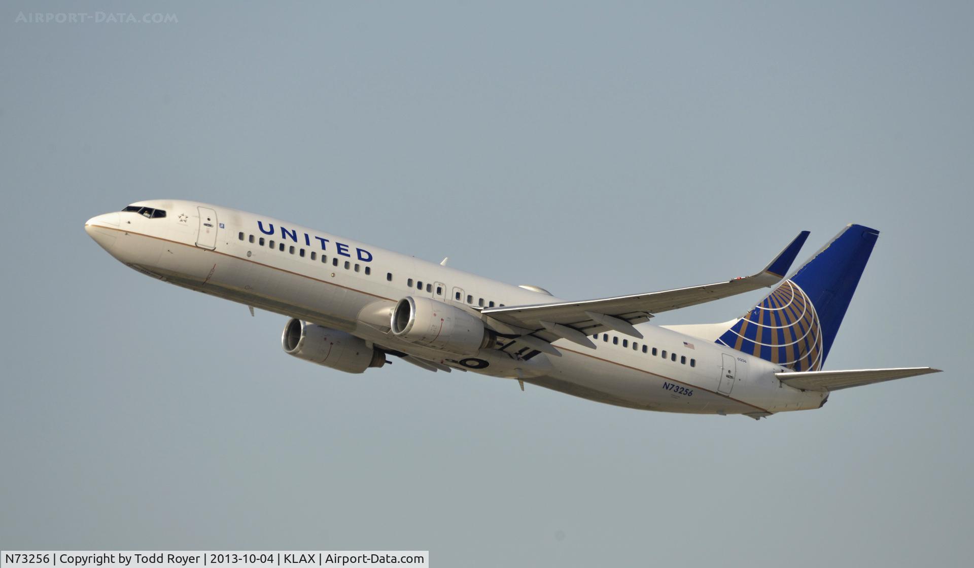 N73256, 2000 Boeing 737-824 C/N 30611, Departing LAX