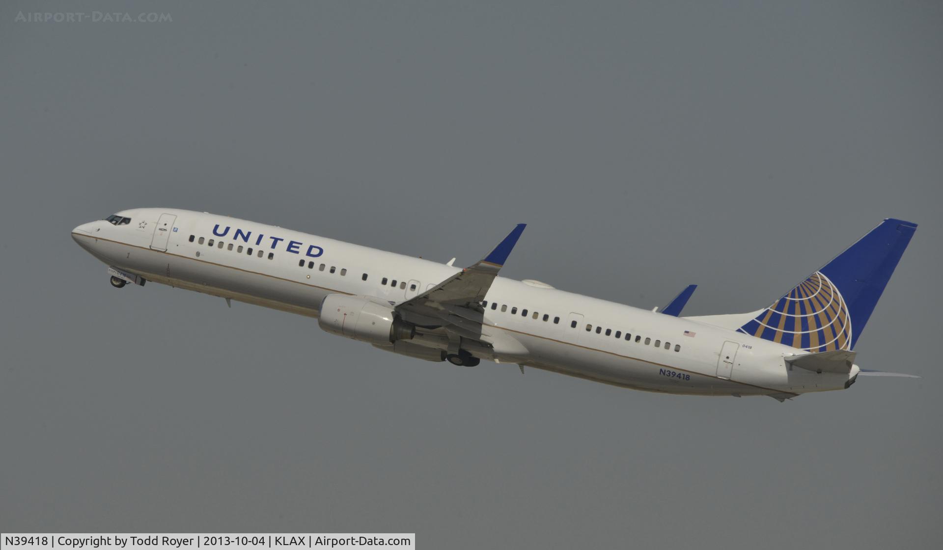 N39418, 2008 Boeing 737-924/ER C/N 33456, Departing LAX