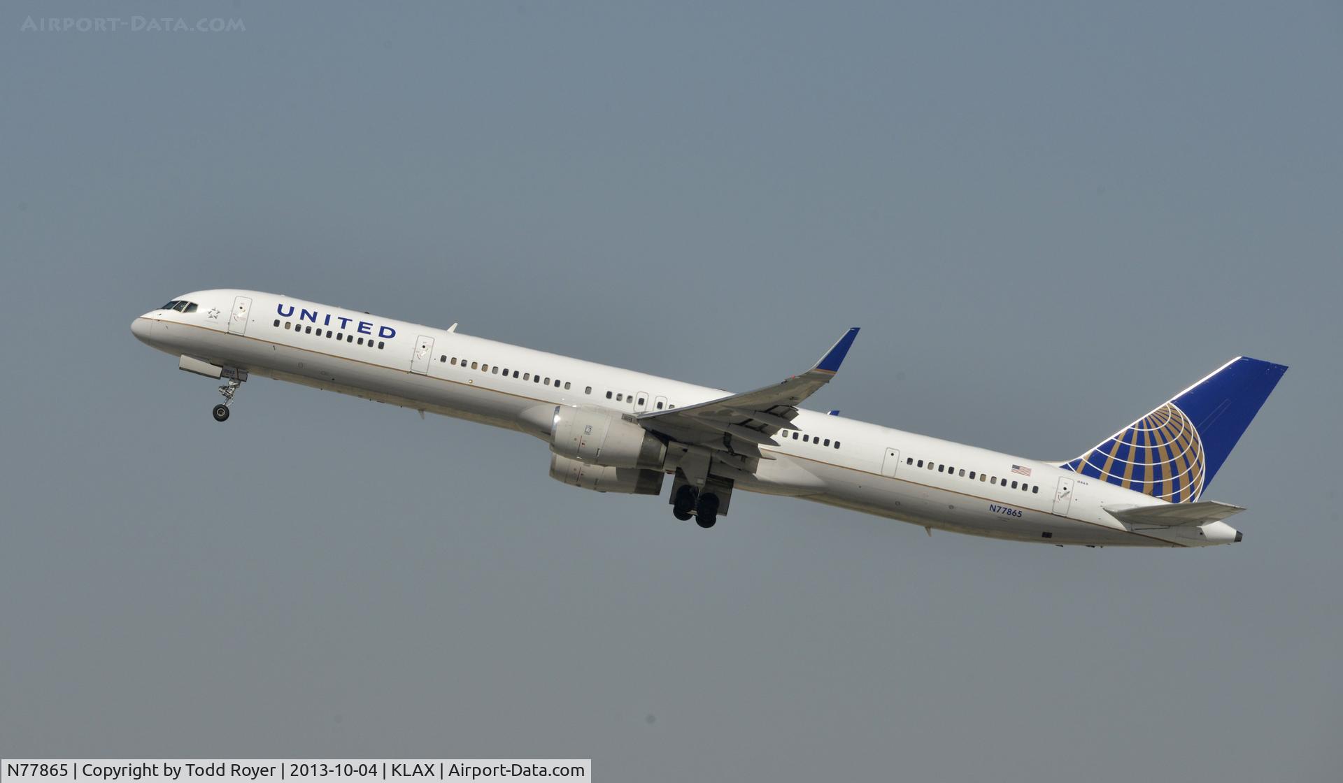 N77865, 2002 Boeing 757-33N C/N 32589, Departing LAX
