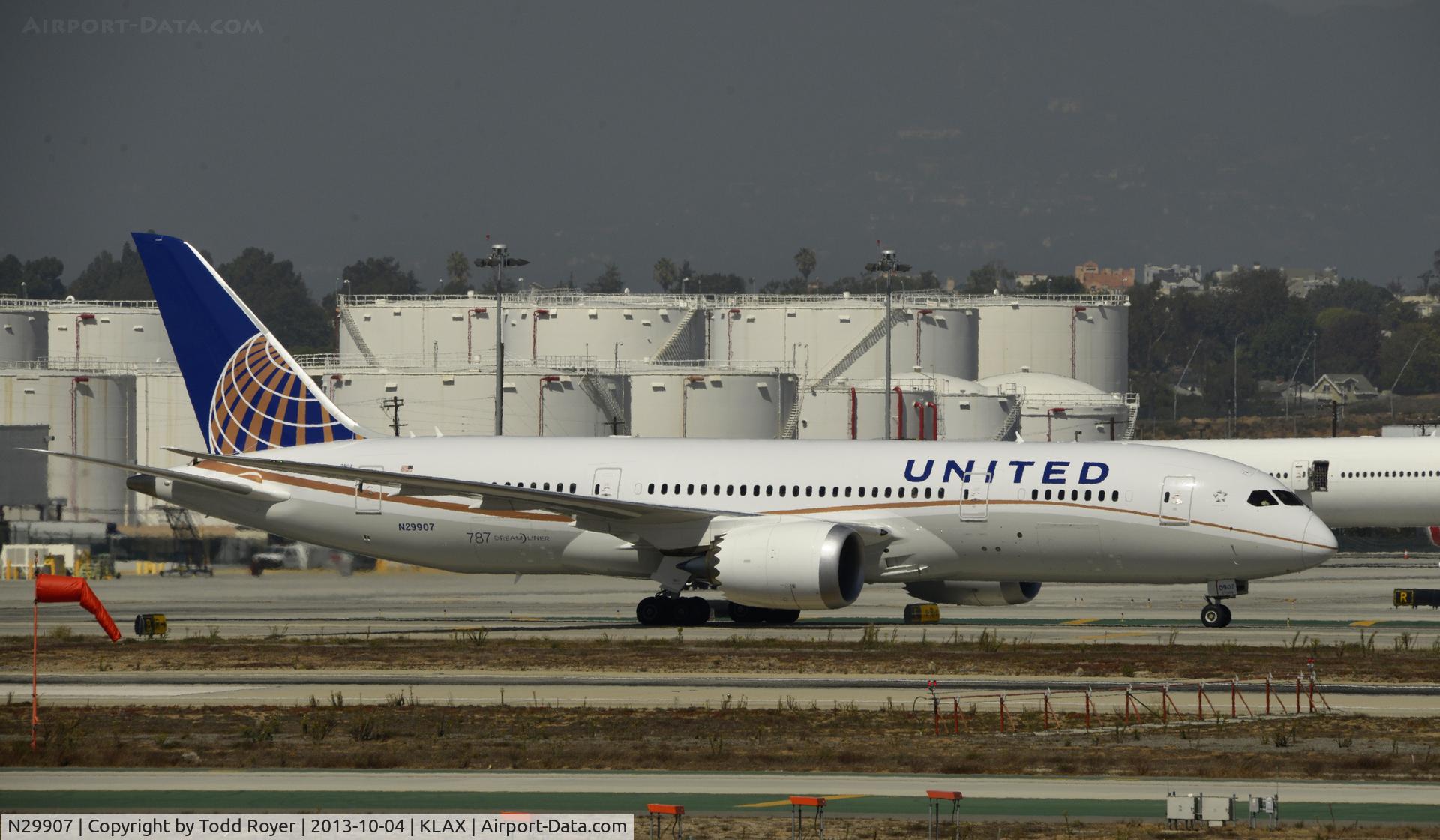 N29907, 2013 Boeing 787-8 Dreamliner C/N 34830, Taxiing to gate at LAX