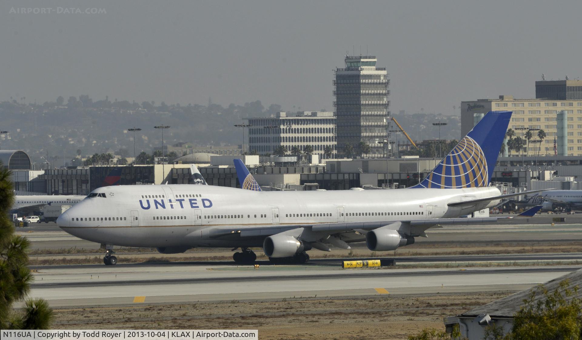 N116UA, 1998 Boeing 747-422 C/N 26908, Taxiing to gate at LAX