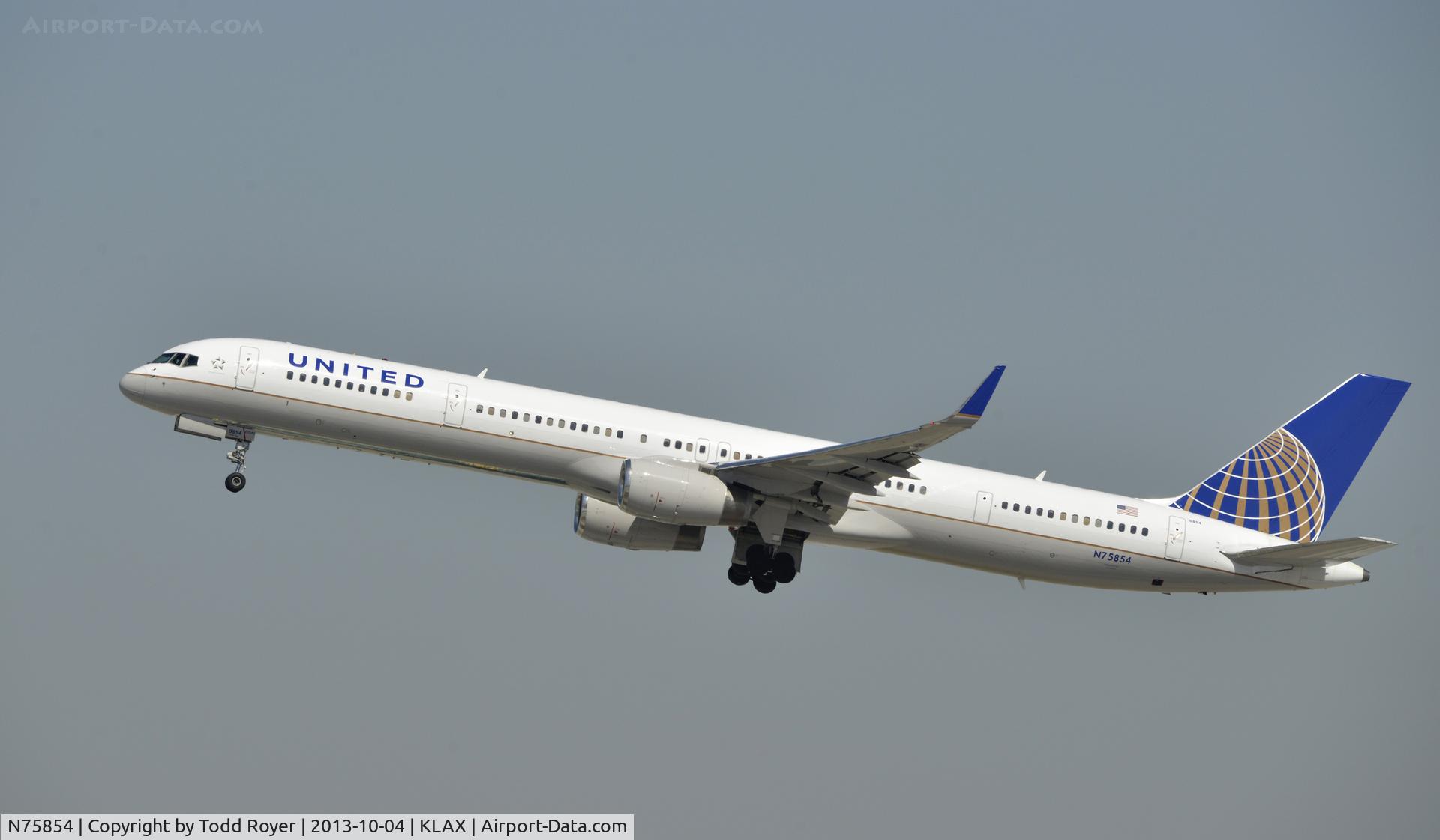 N75854, 2002 Boeing 757-324 C/N 32813, Departing LAX