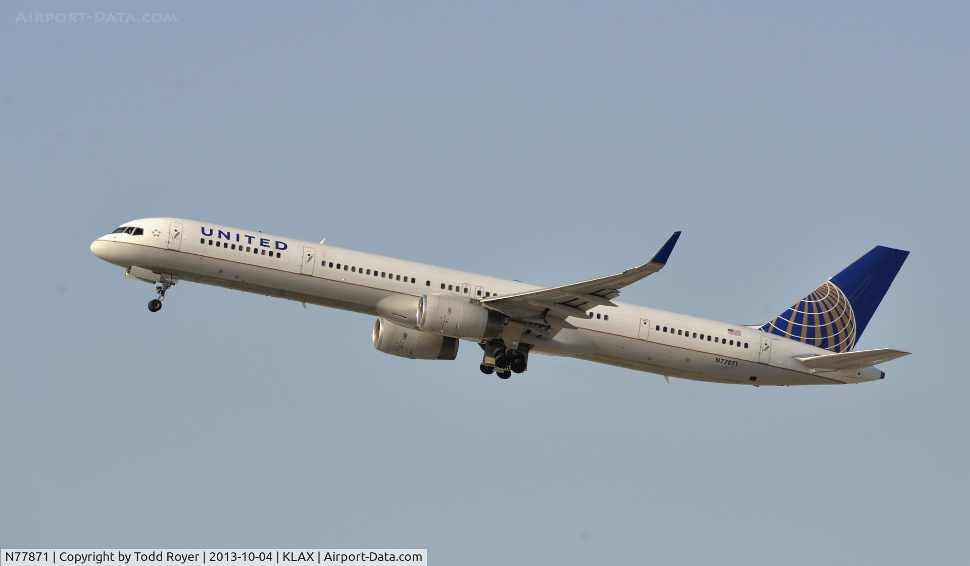 N77871, 2003 Boeing 757-33N C/N 33526, Departing LAX