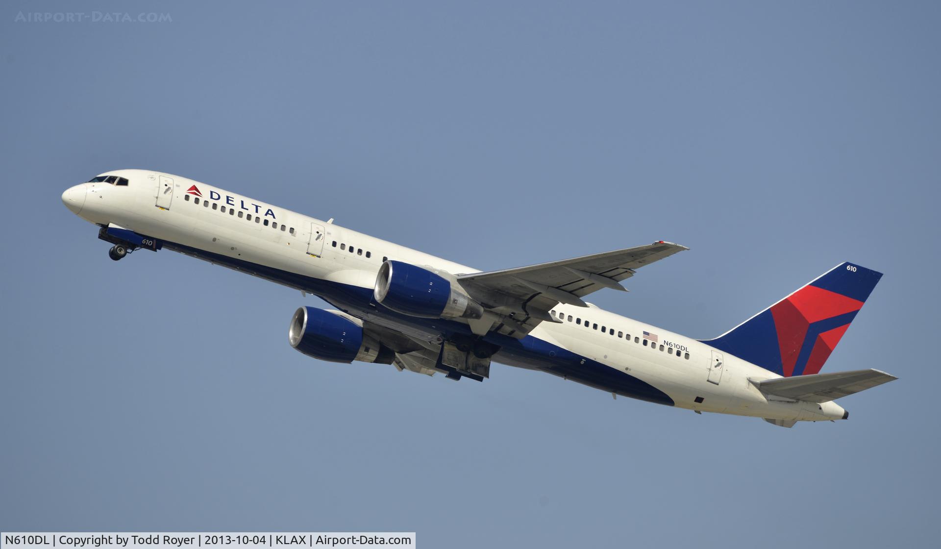 N610DL, 1985 Boeing 757-232 C/N 22817, Departing LAX