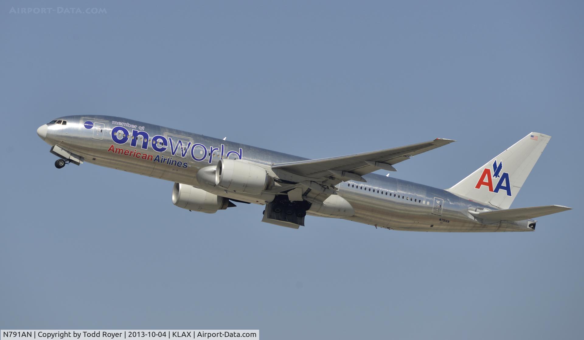 N791AN, 2000 Boeing 777-223/ER C/N 30254, Departing LAX